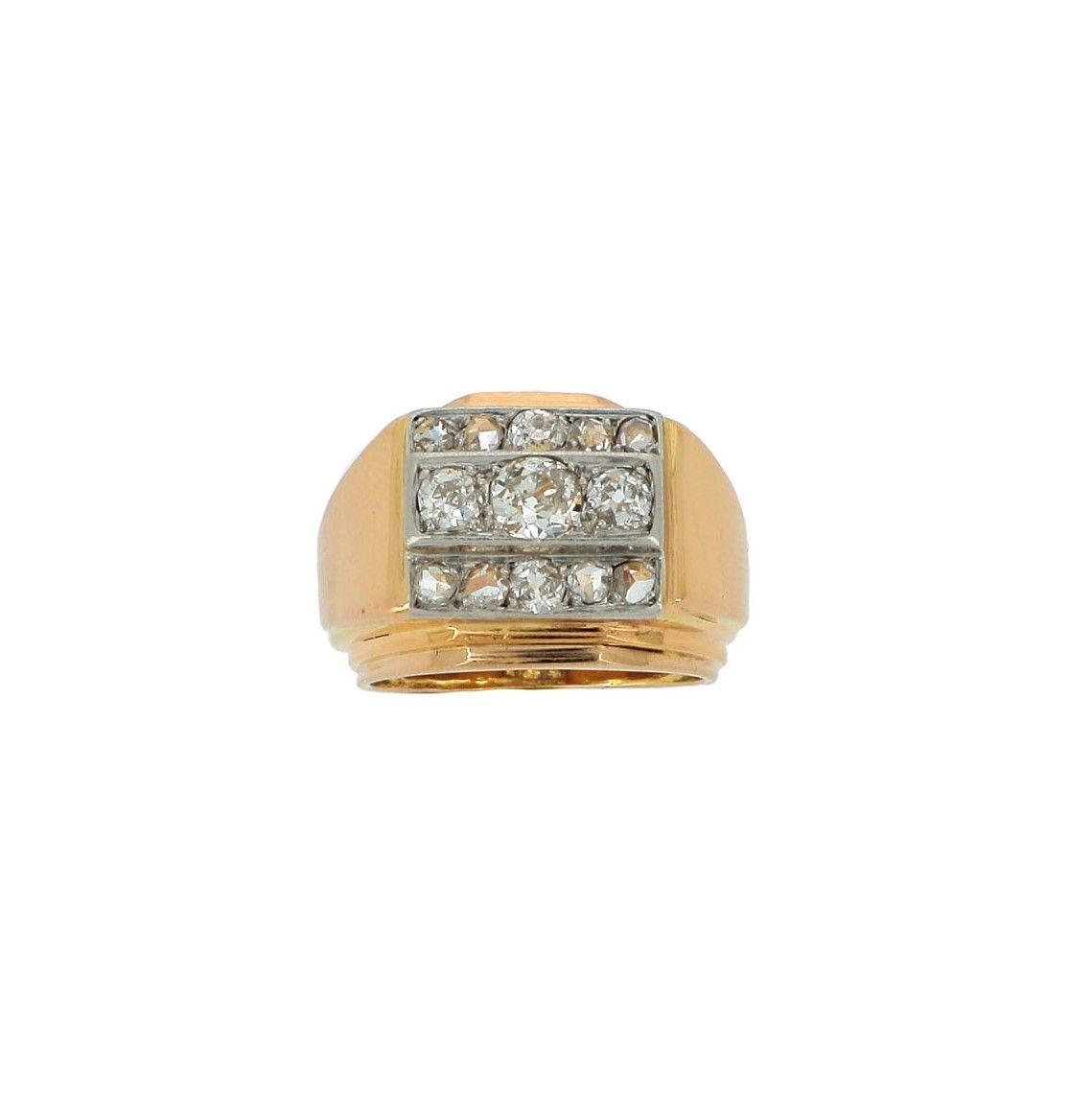 Null 1940S RING

in yellow gold, topped by three lines of diamonds set in platin&hellip;