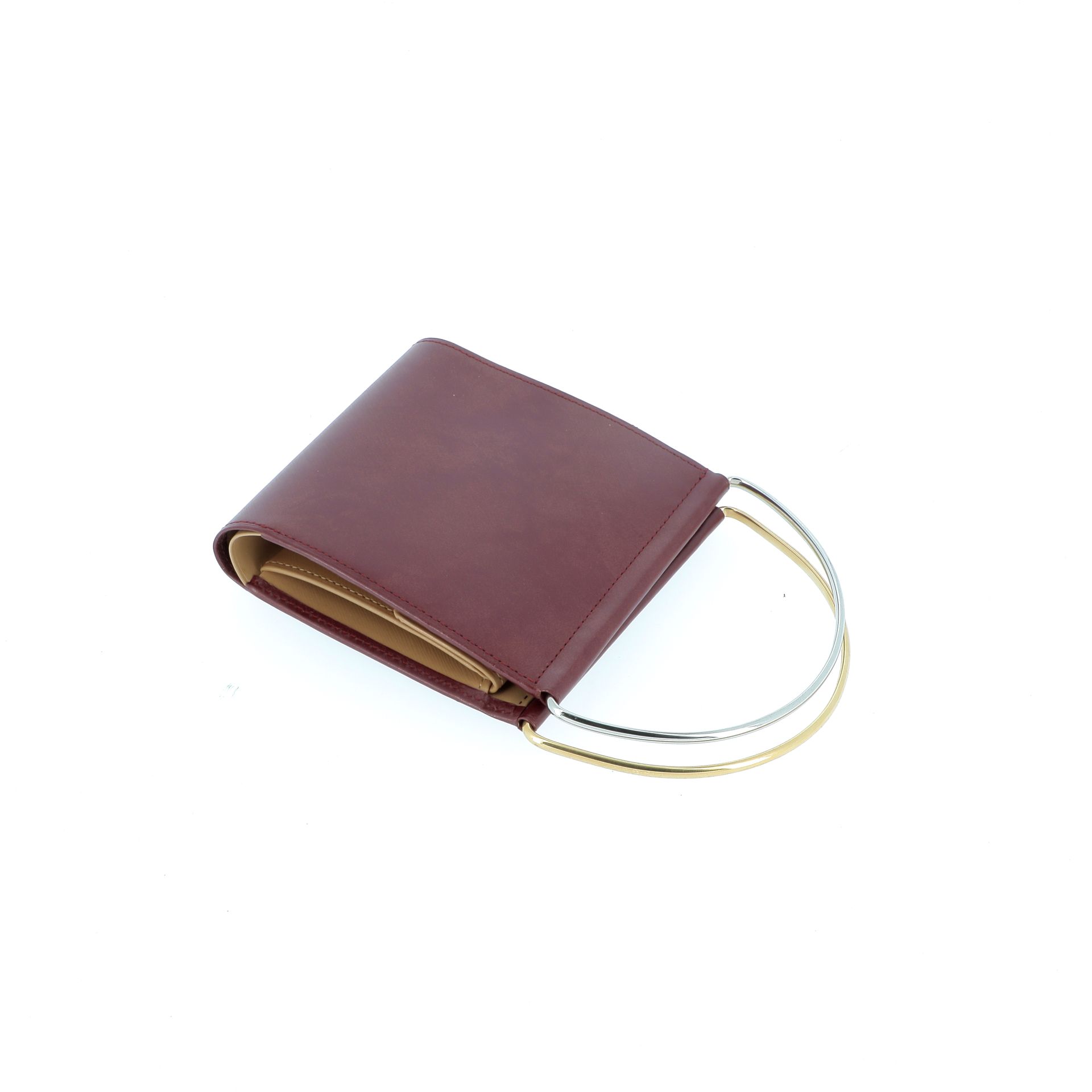 Null CARTIER

Burgundy leather wallet, card holder, coin purse "Trinity", with t&hellip;