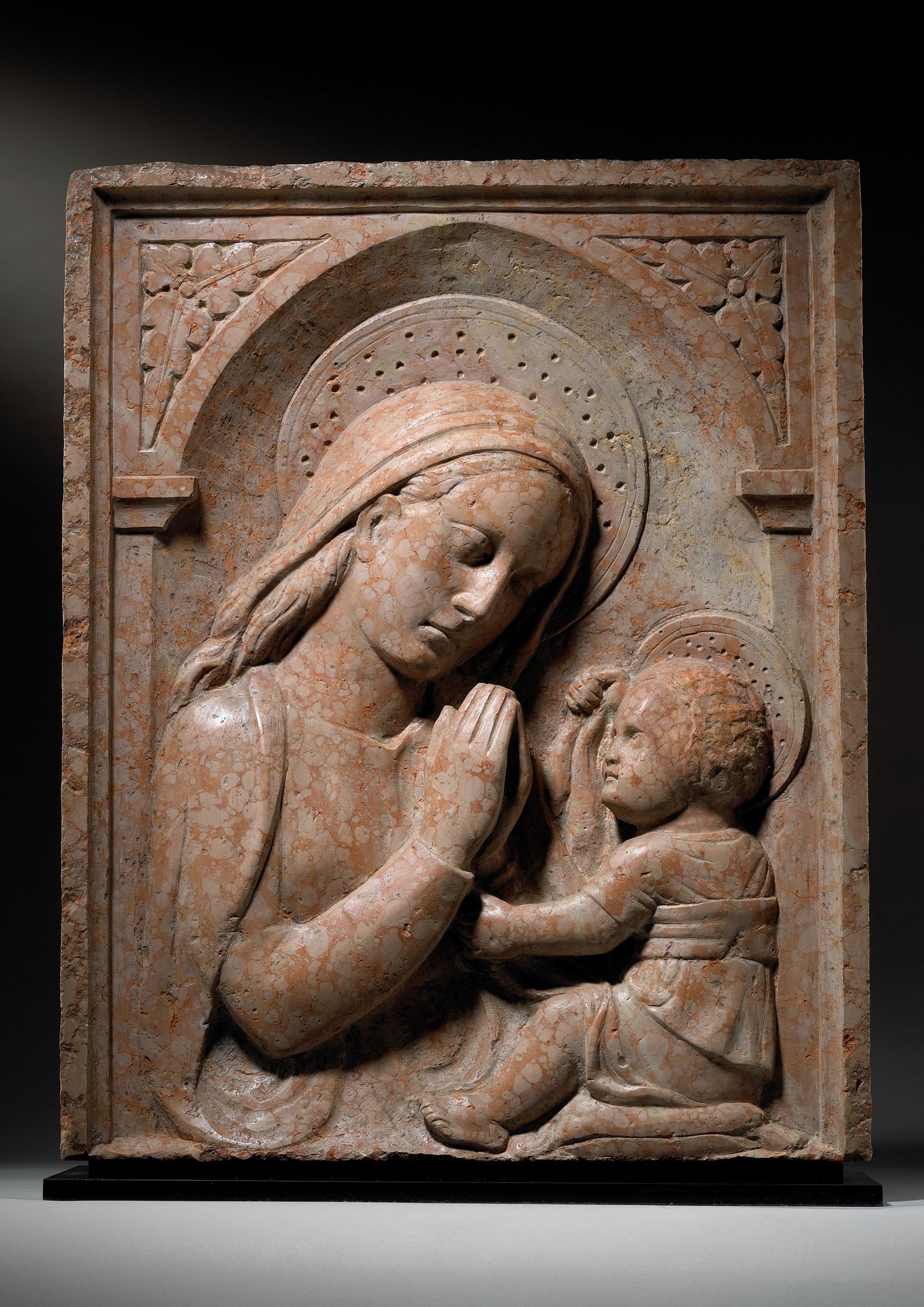 Null 处女崇拜孩子的浮雕

意大利，15世纪末至16世纪初，原作

作者：Desiderio da Settignano

维罗纳深色大理石浮雕

61 x&hellip;