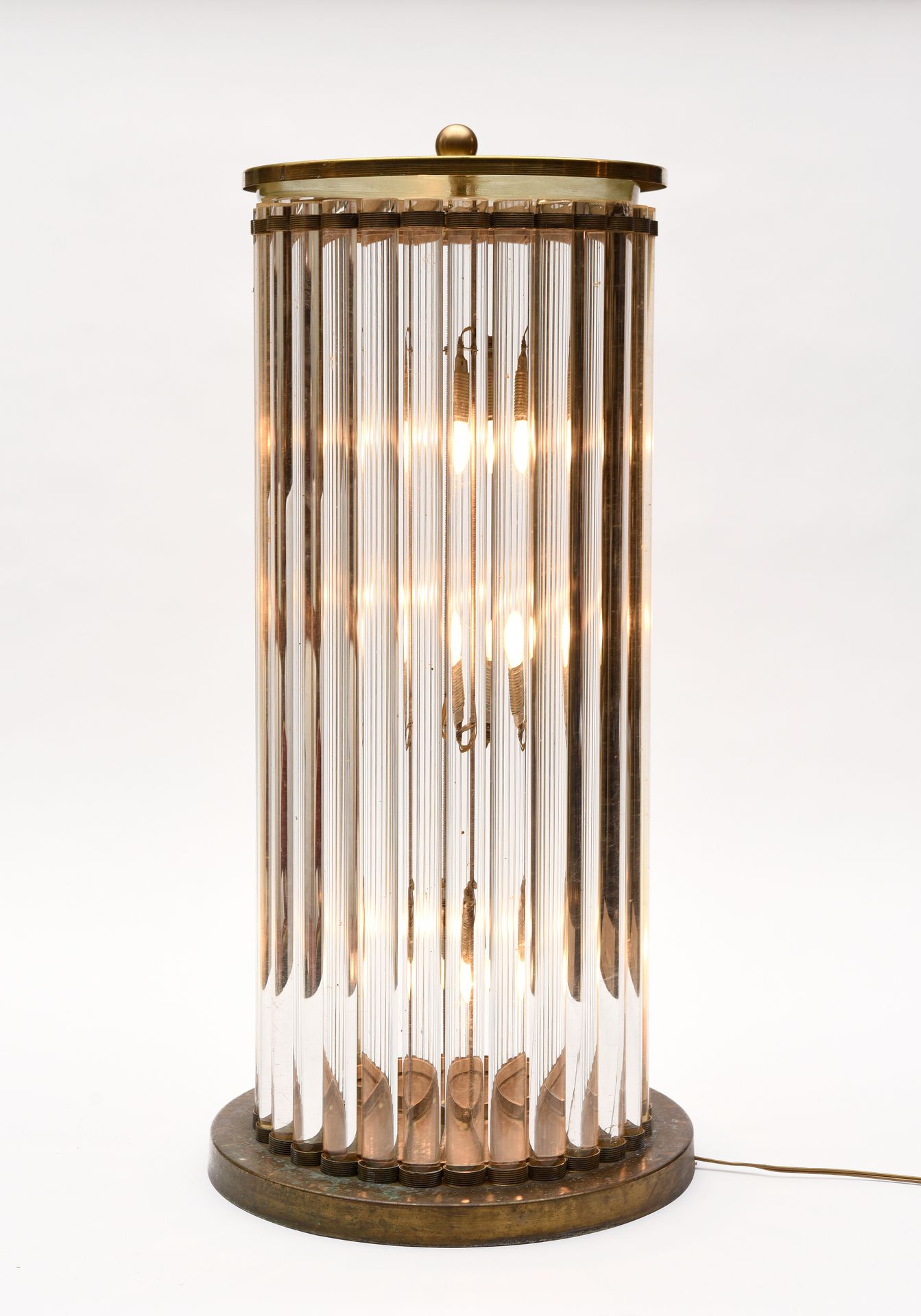 Null MURANO

Importante lámpara cilíndrica

hecha de varillas de vidrio estriada&hellip;