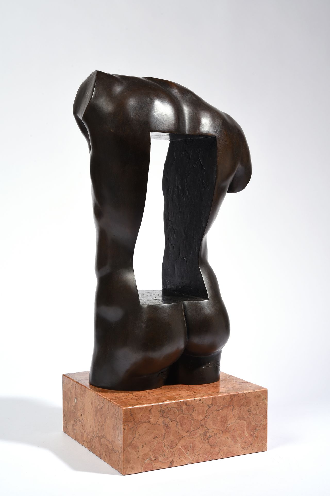 Null SACHA SOSNO (1937-2013)

Obliterated Man's Torso (Hermes), 1987

Bronze pri&hellip;