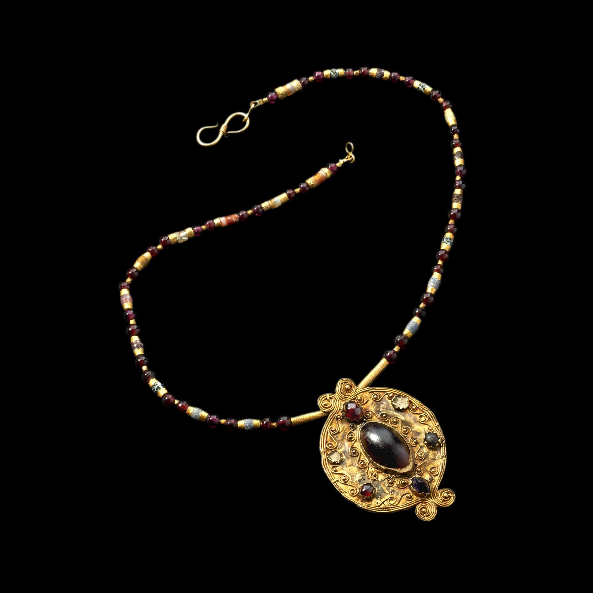 Null NECKLACE

Hellenistic art, 2nd - 1st century BC

Gold, garnet, agate, ameth&hellip;