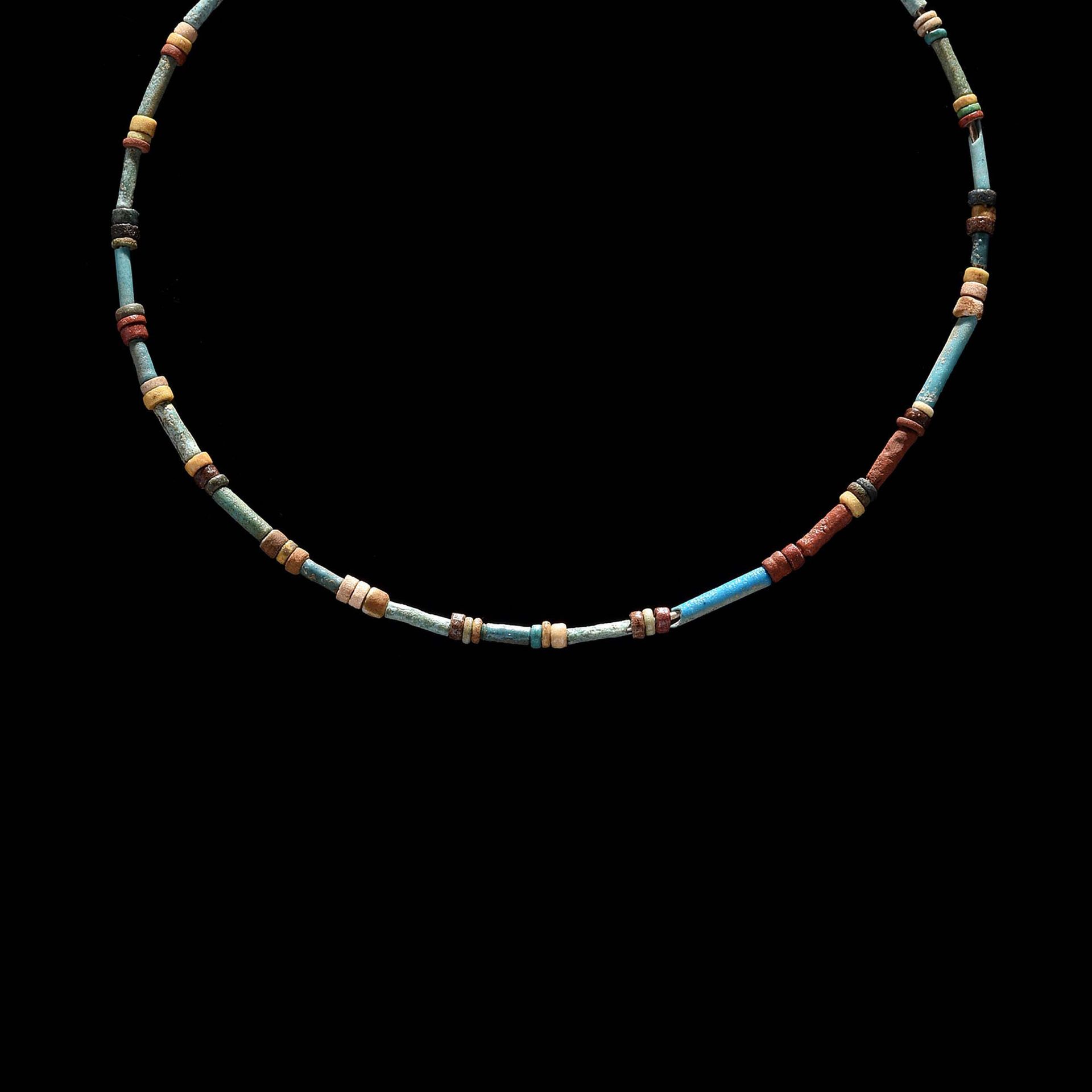 Null NECKLACE



Composed of a row of multicolored earthenware beads.

Provenanc&hellip;