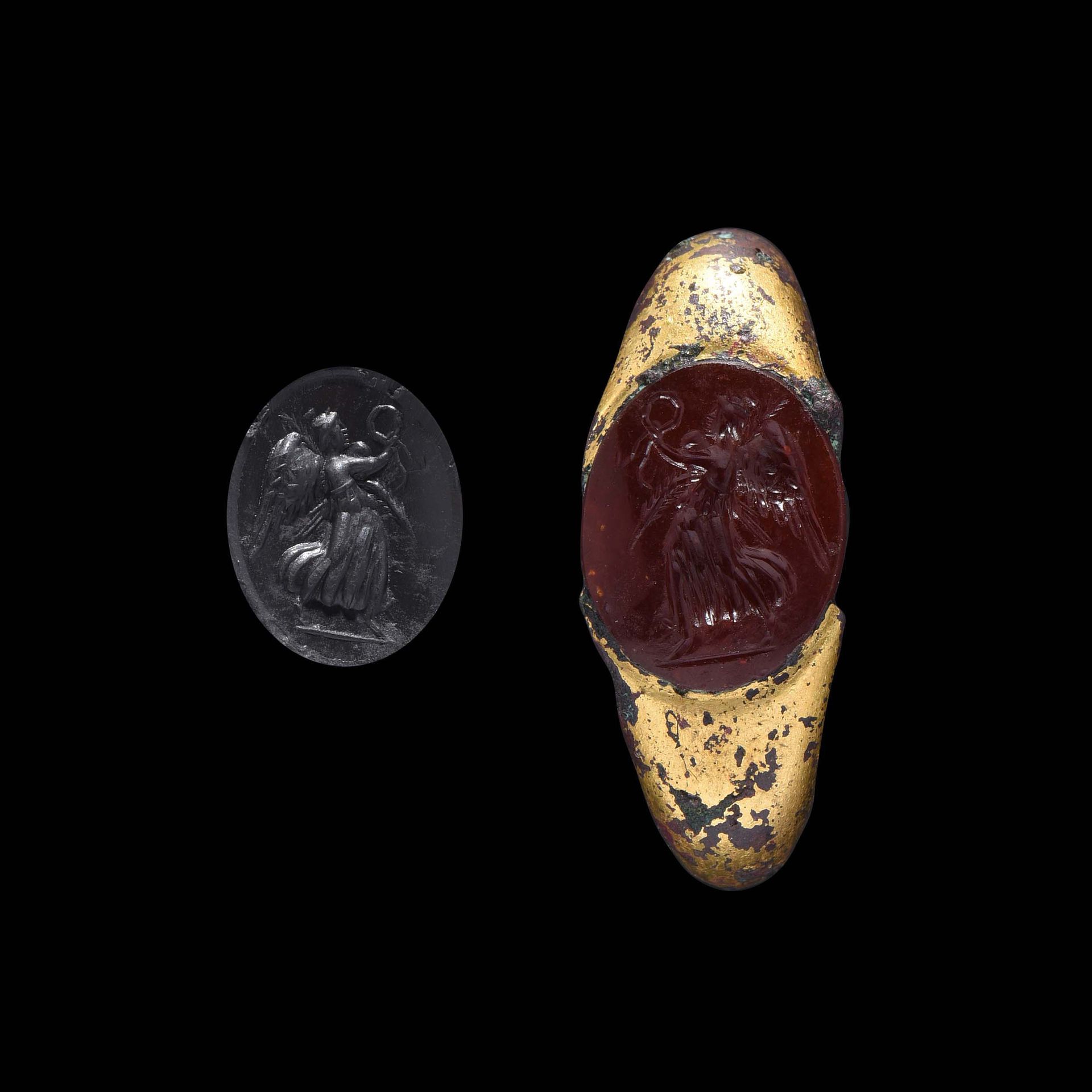 Null RING

Roman art, 2nd century.

Gilt bronze, set with an intaglio on carneli&hellip;