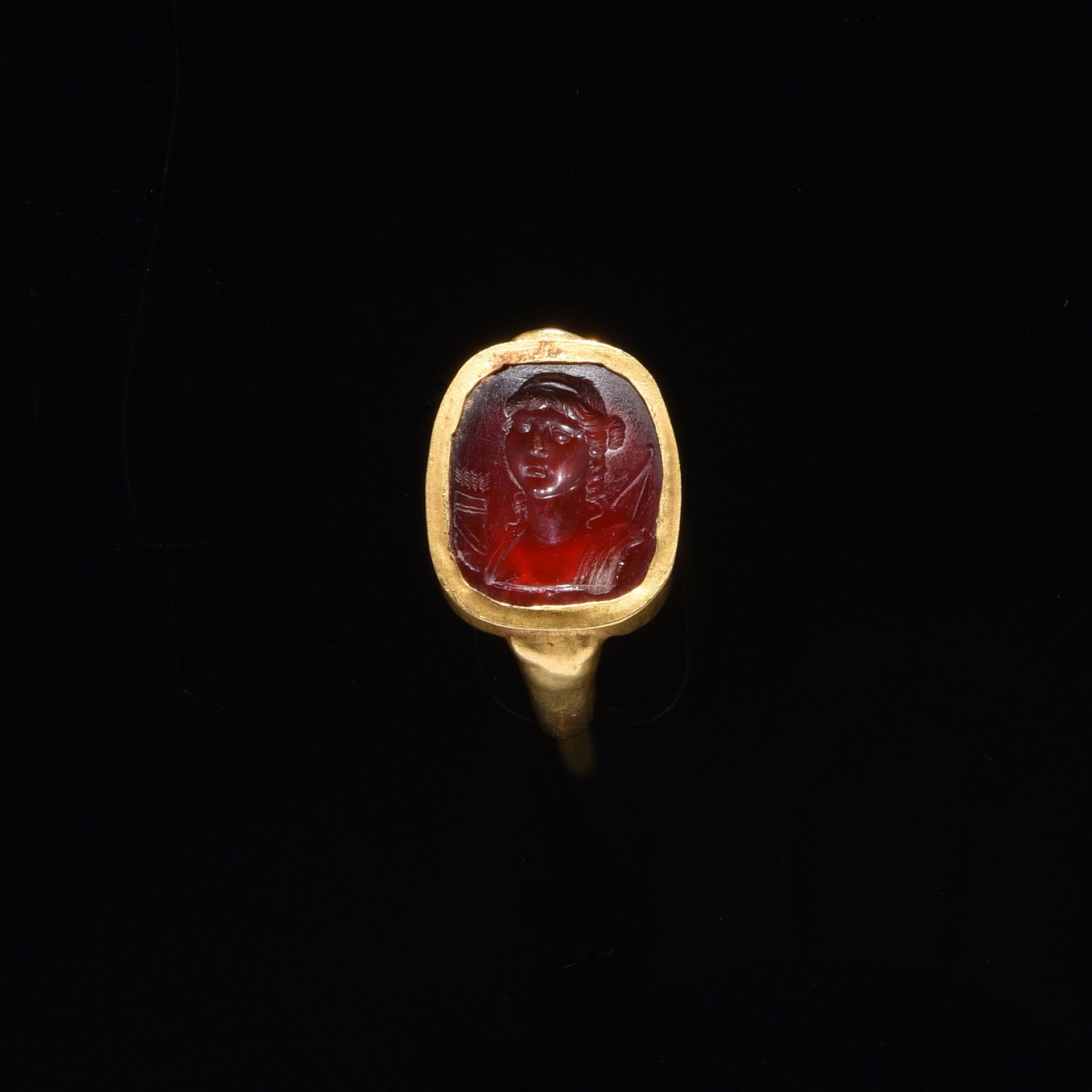 Null ANELLO INCASTONATO CON UN INTAGLIO CON BUSTO DI ARTEMIDE LA CACCIATRICE

Ar&hellip;