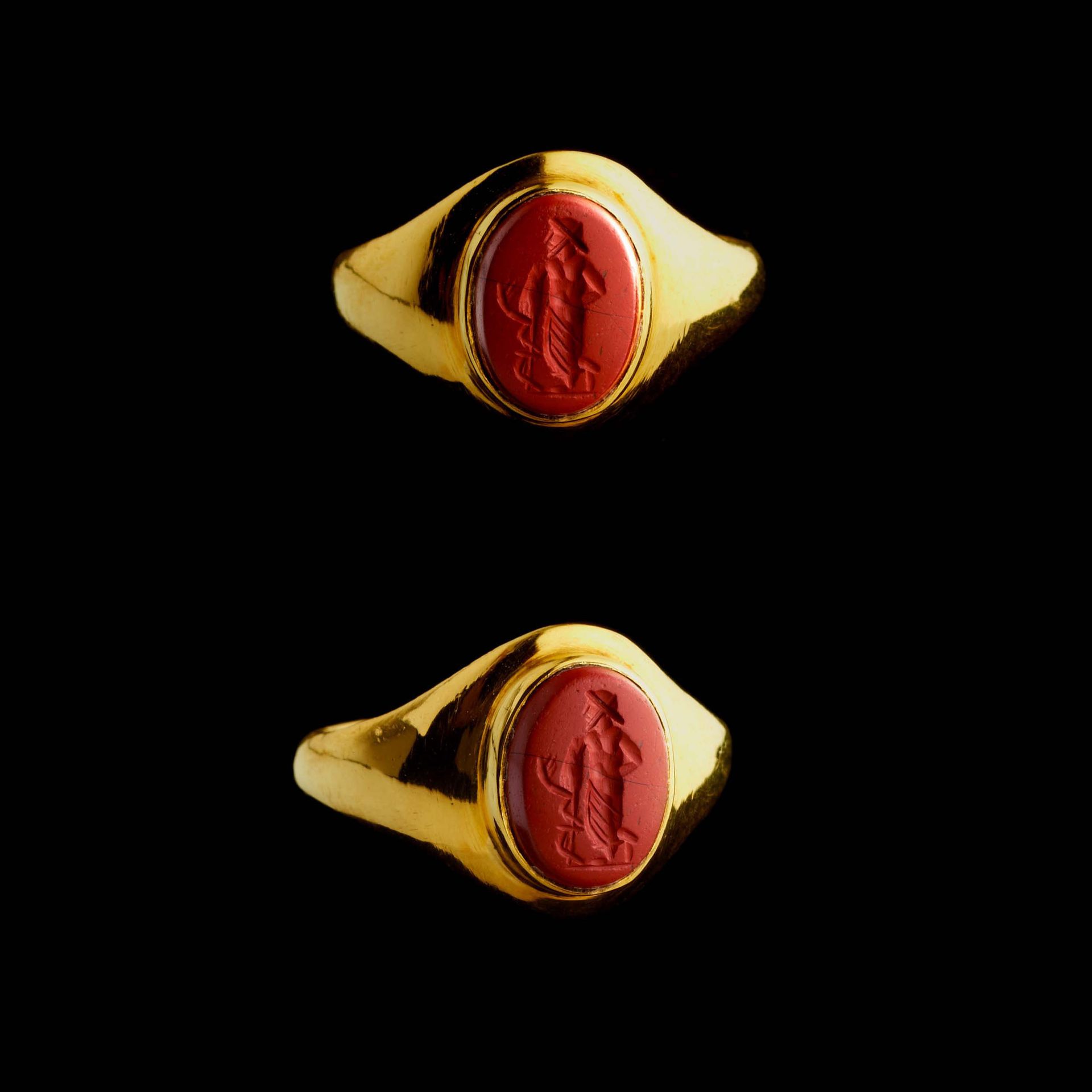 Null RING

Roman art, 1st-2nd century.

Gold, set with an intaglio on red jasper&hellip;