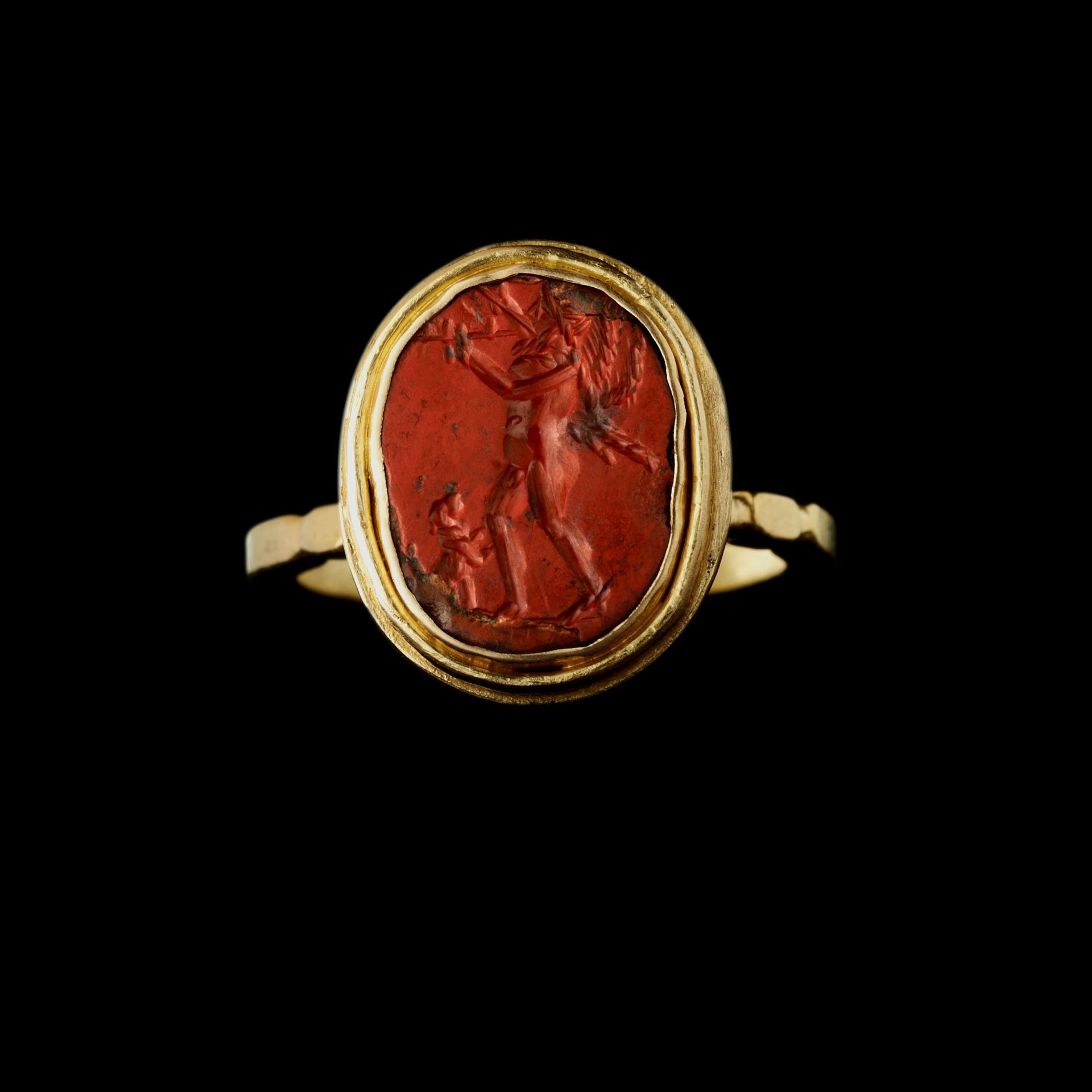 Null ANILLO

Arte romano oriental, siglo II.

Oro romano engastado con una calco&hellip;