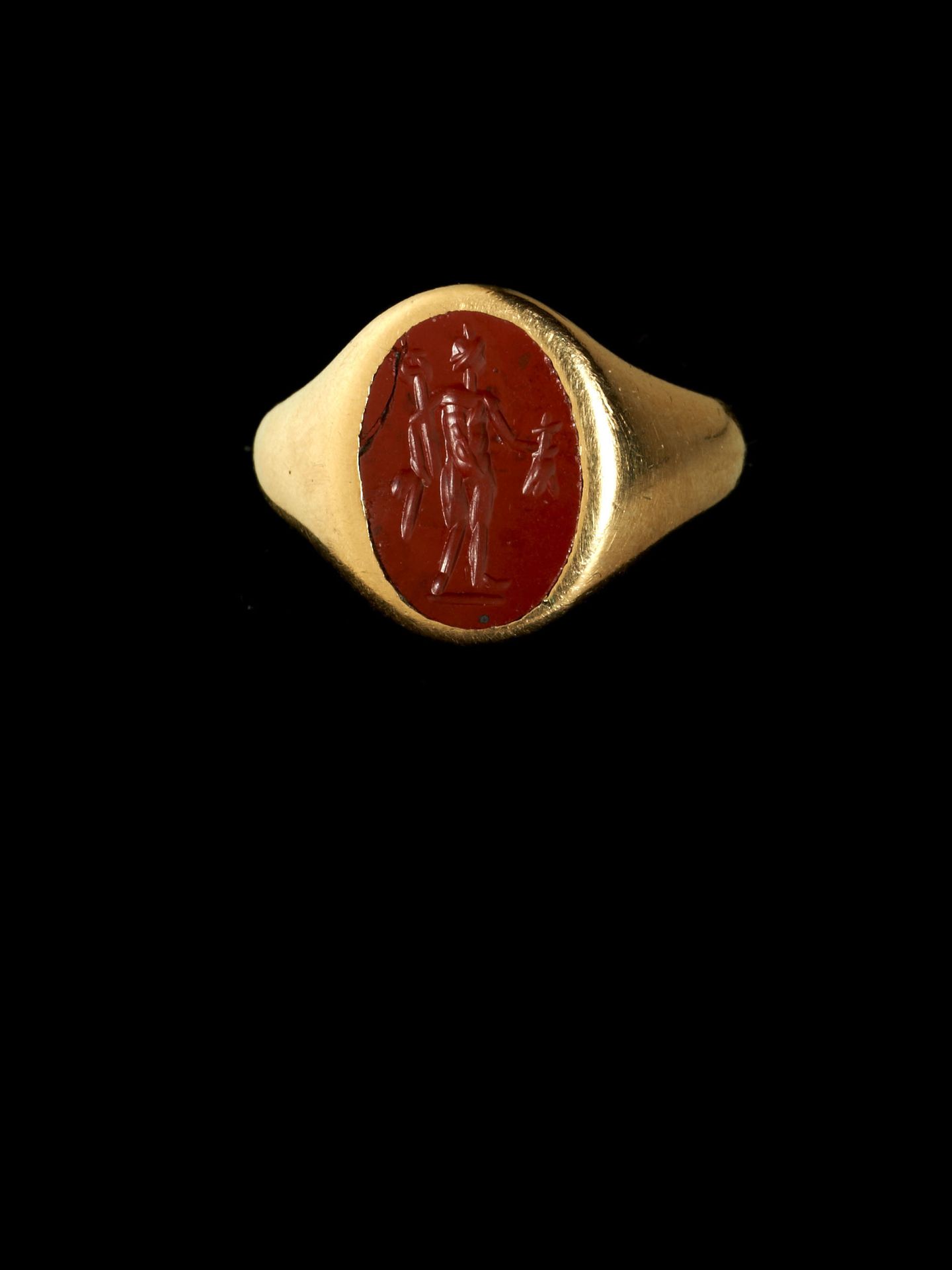 Null RING

Eastern Roman art, 2nd century.

Gold ring set with a roman intaglio &hellip;