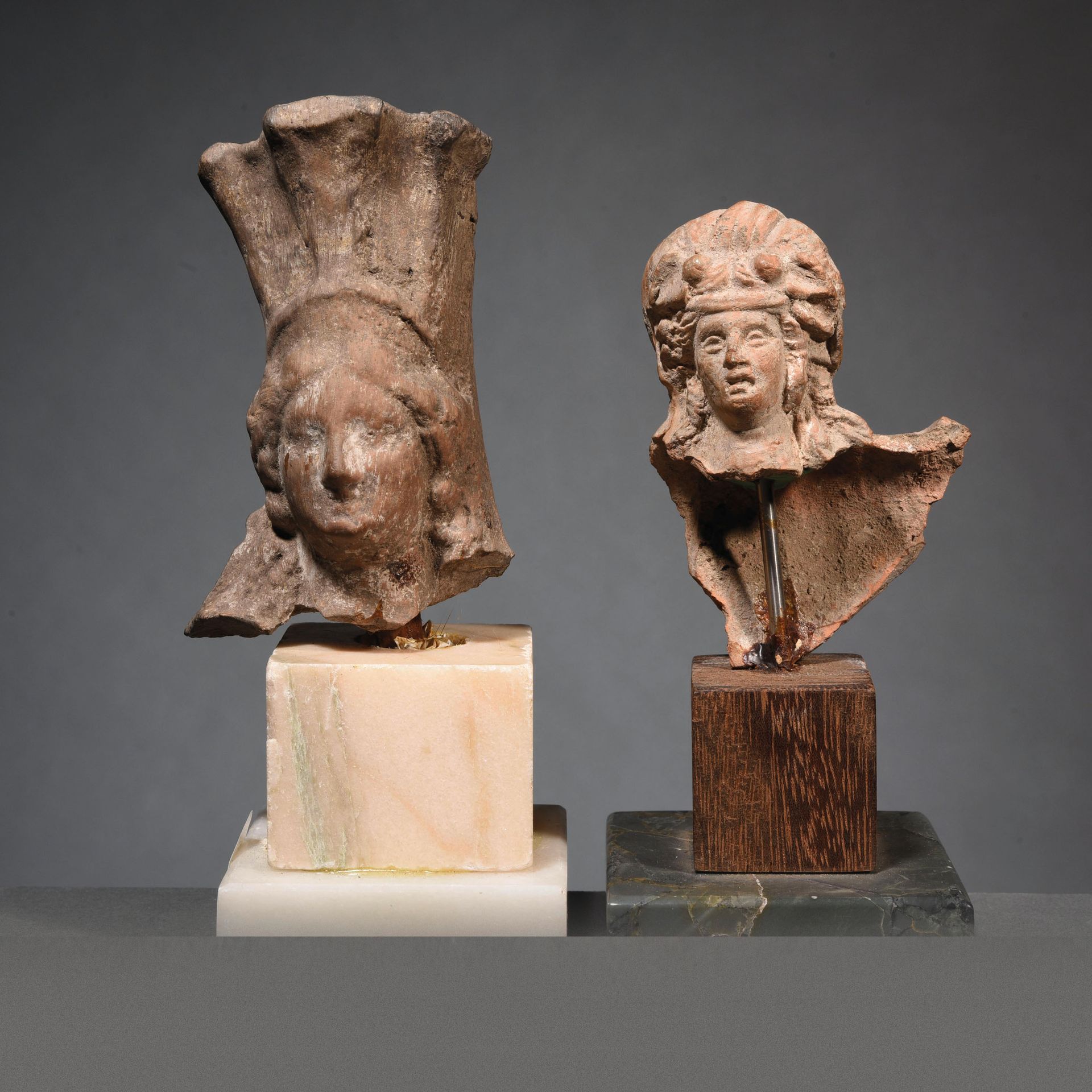 Null 一套2个神像

希腊化的艺术

在陶土中



出处

前L先生的收藏，1980年代。



两个希腊时代的陶器头像。