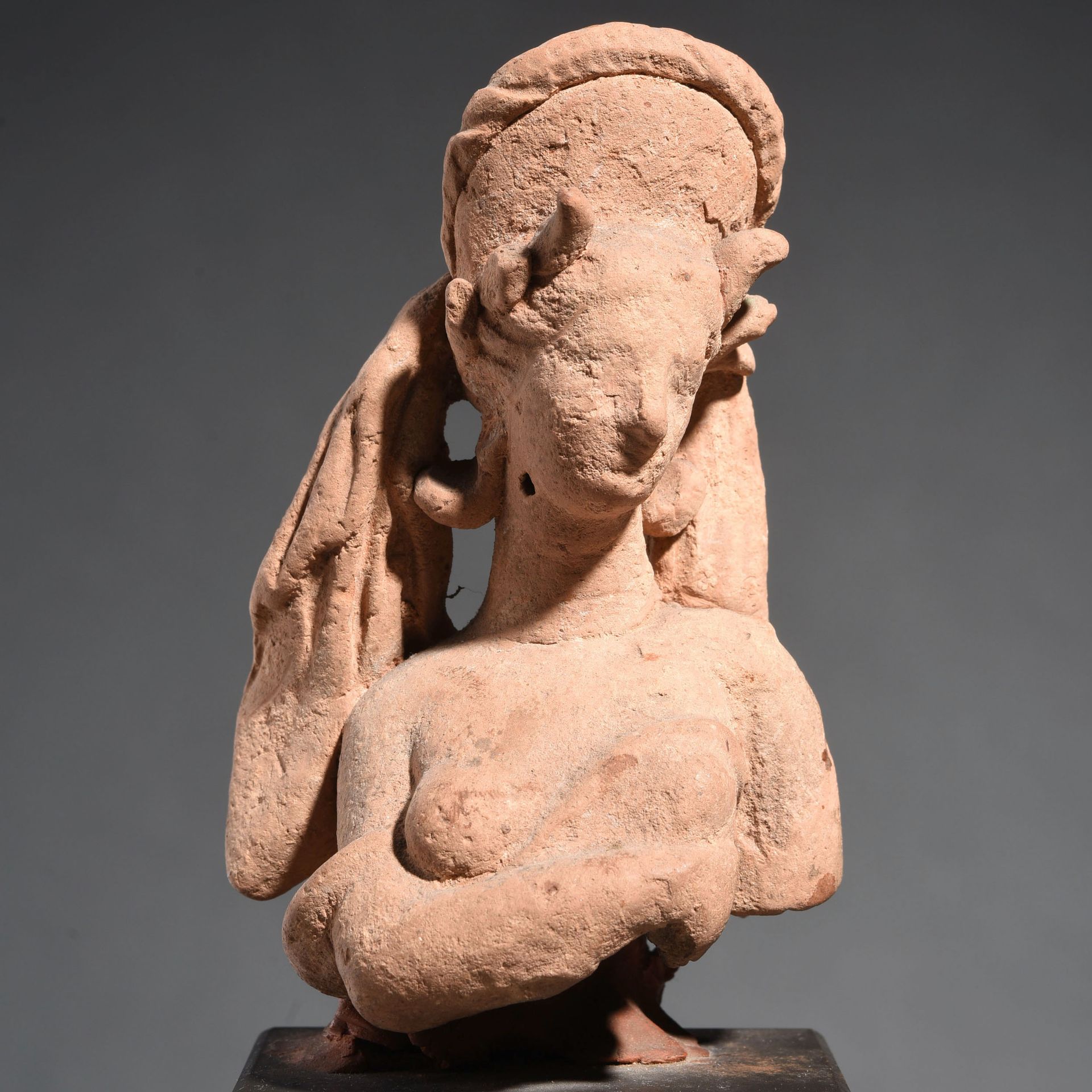 Null BUSTO DI UNA FIGURA ALATA

Arte ellenistica, III secolo a.C.

Terracotta ar&hellip;