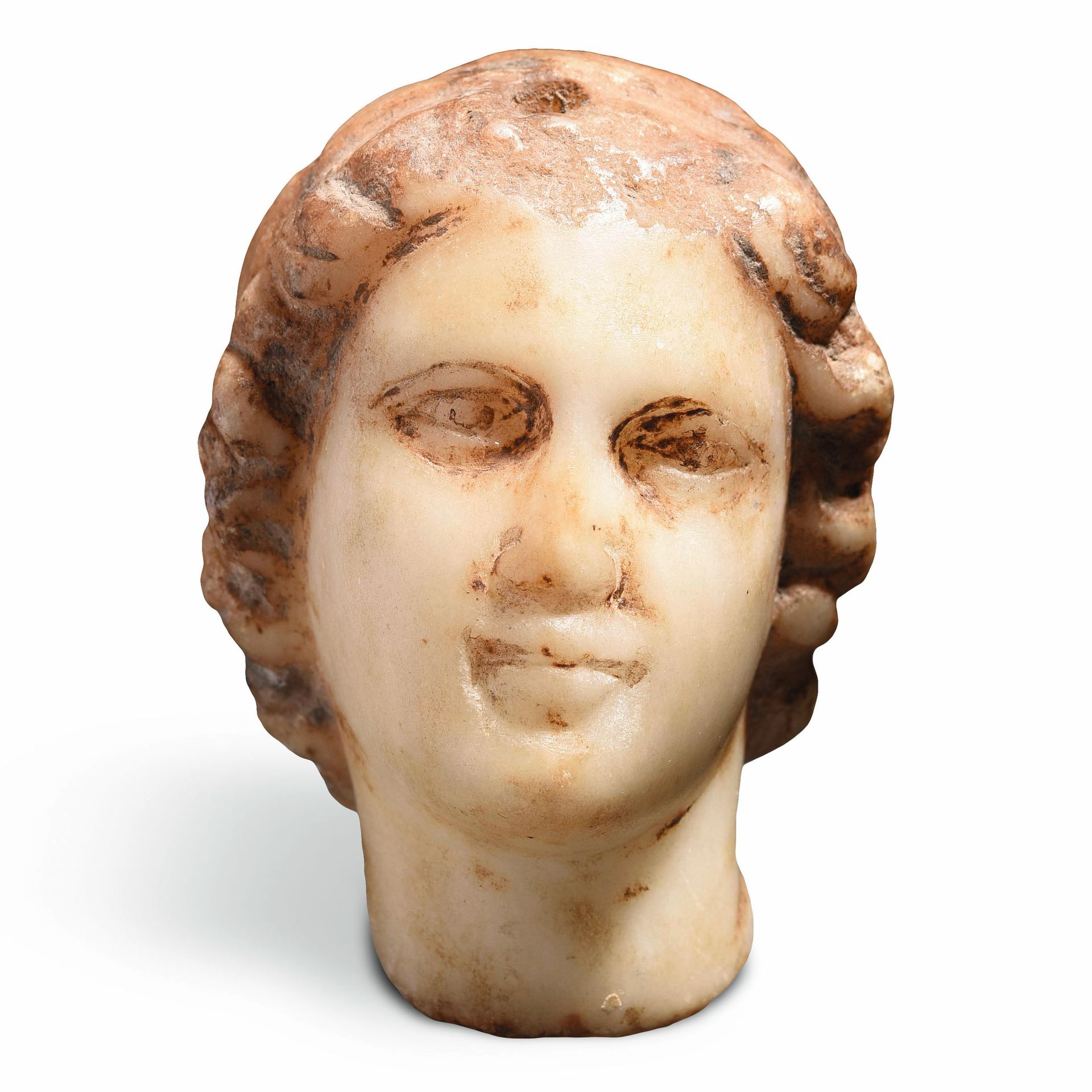 Null 女性头部

东希腊艺术，公元前2世纪

白色大理石和古色古香

H.7厘米



出处

前Michel Jeuillard收藏，巴黎，Démons &hellip;