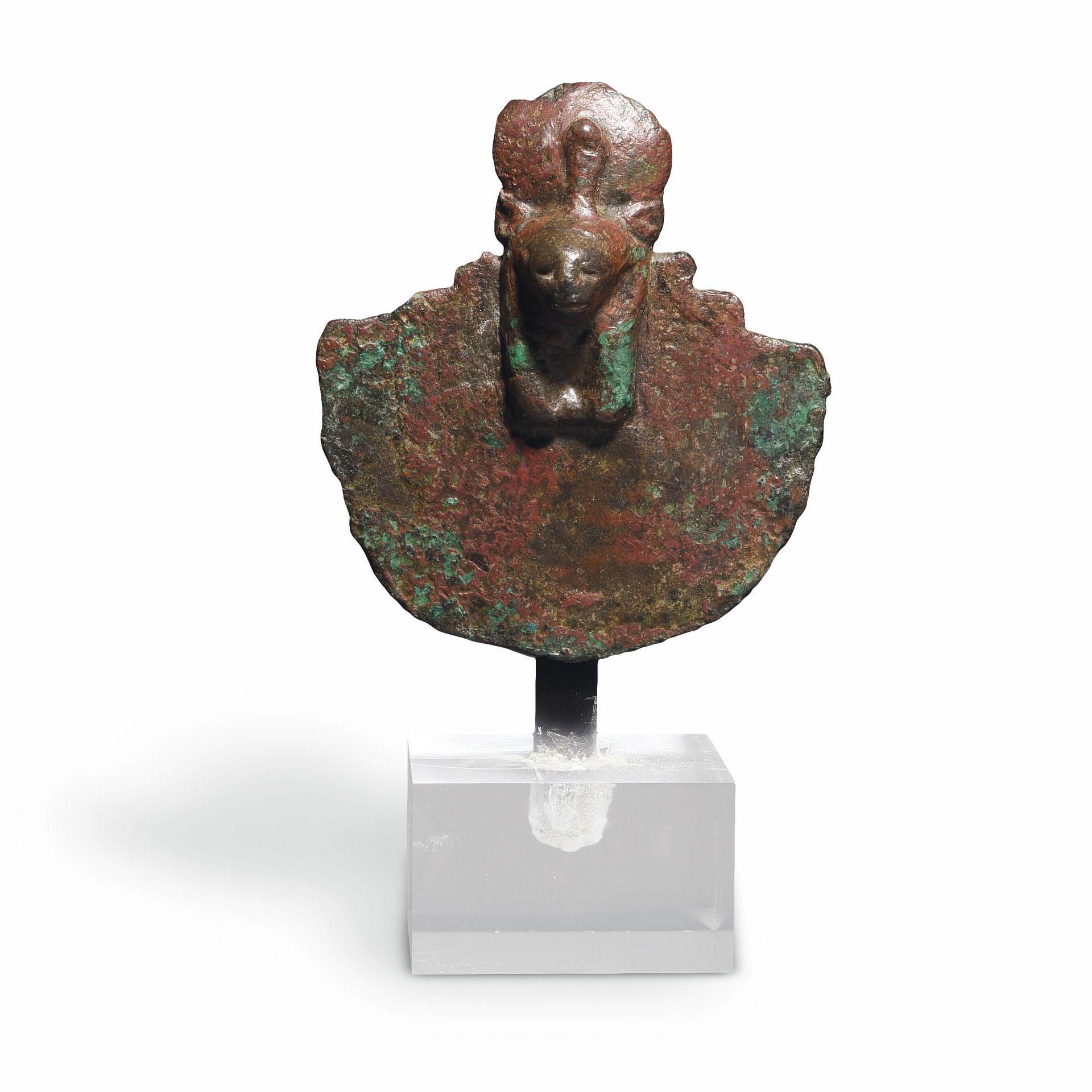 Null 塞克迈特的护卫

埃及，晚期，公元前664-332年

带有绿色和红色铜锈的青铜器

高约10厘米



出处

法国私人收藏和遗产



一件晚期的&hellip;