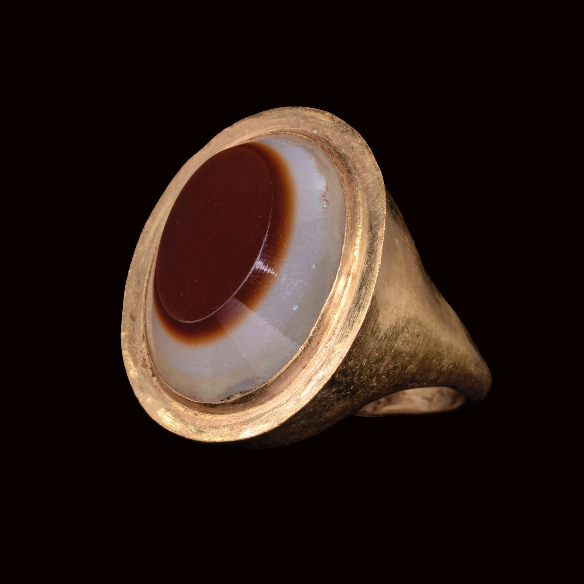 Null RING SET WITH AN AGATE

Agate: Roman art, 1st-1st century

In modern gold, &hellip;