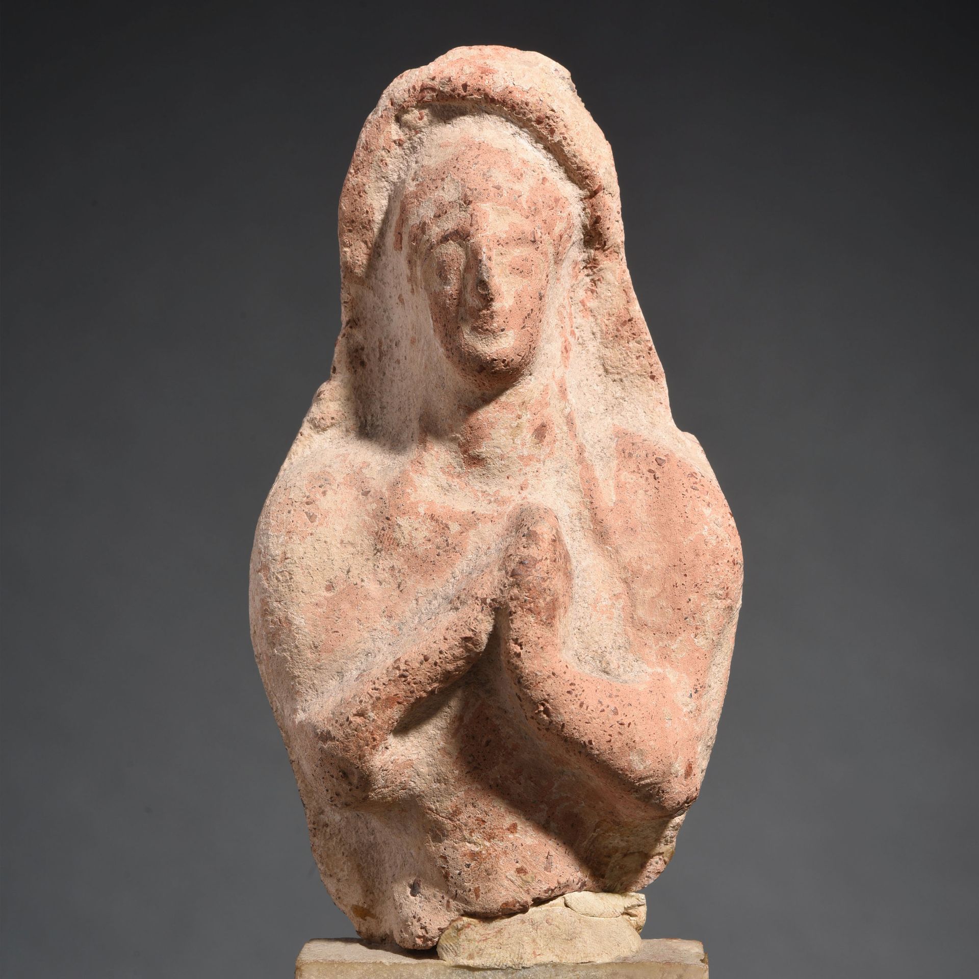 Null FRAMMENTO DI STATUETTA 

Arte ellenistica orientale, III secolo a.C. 

Terr&hellip;