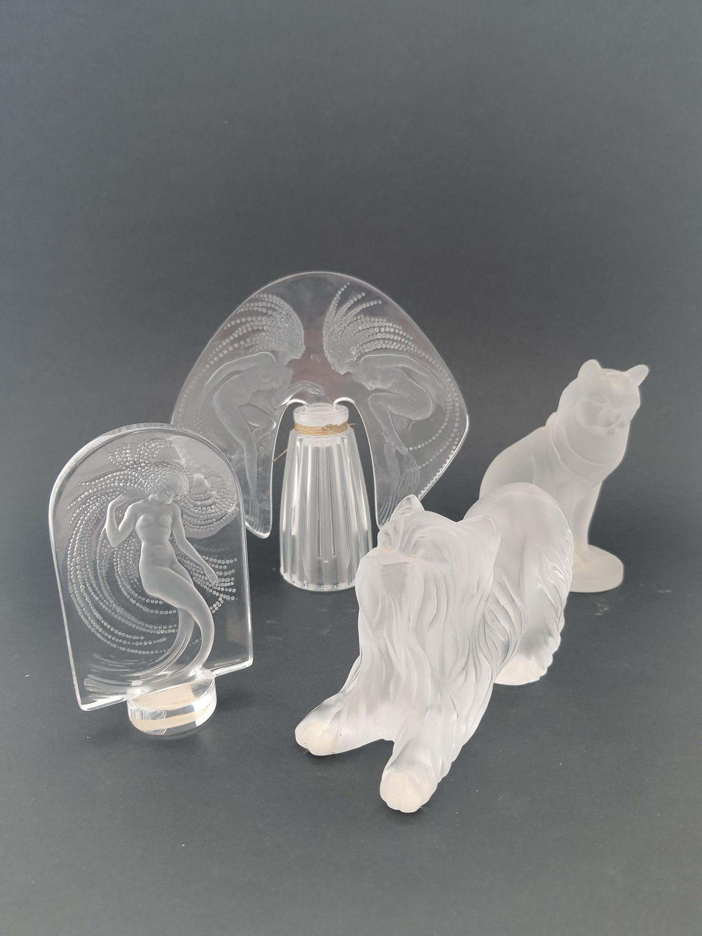 Null Lalique

A set of four glass subjects signed "Lalique France

A cat 

A dog&hellip;