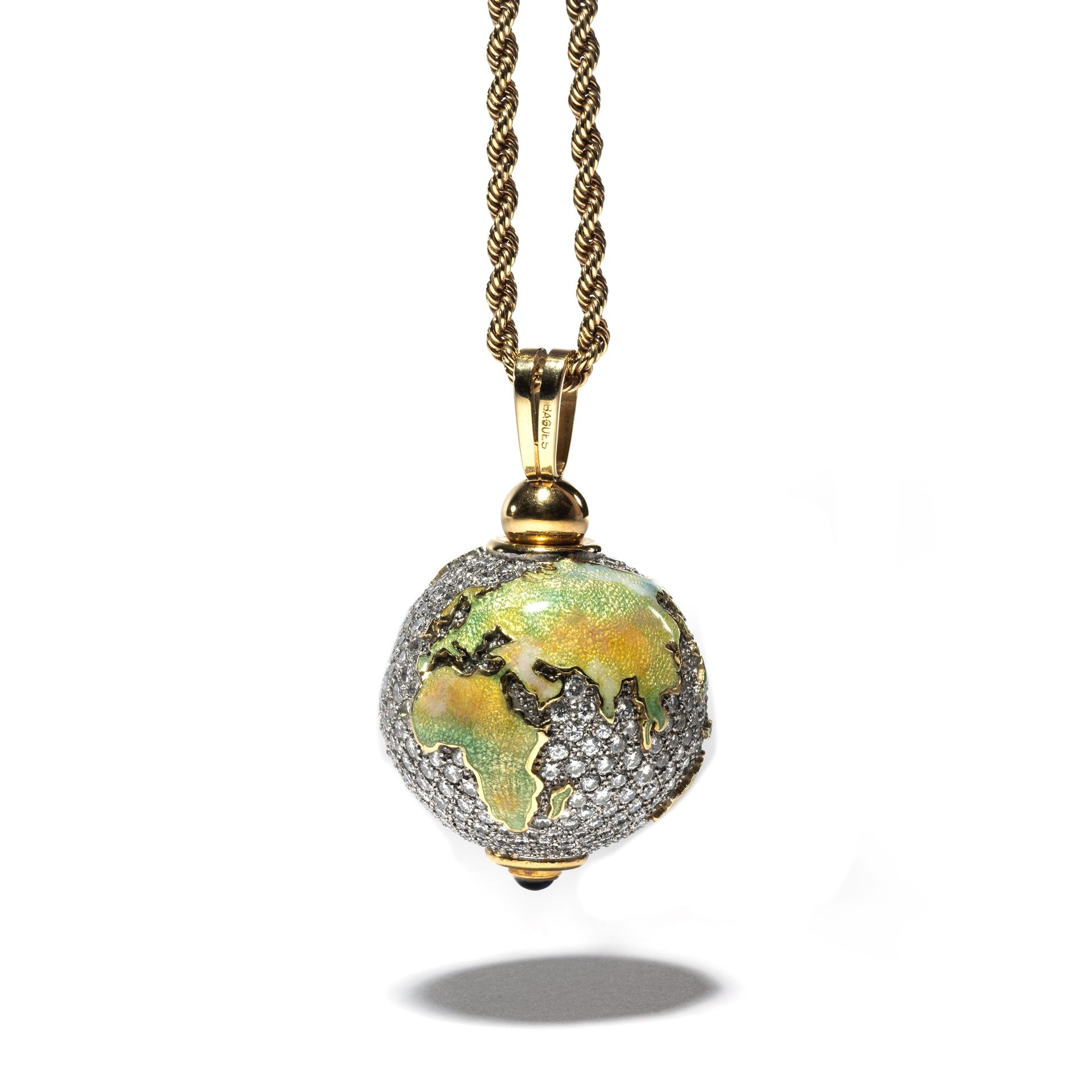 Null RINGS
PENDANT "THE WORLD IN A BALL OF DIAMONDS
In yellow gold, decorated wi&hellip;