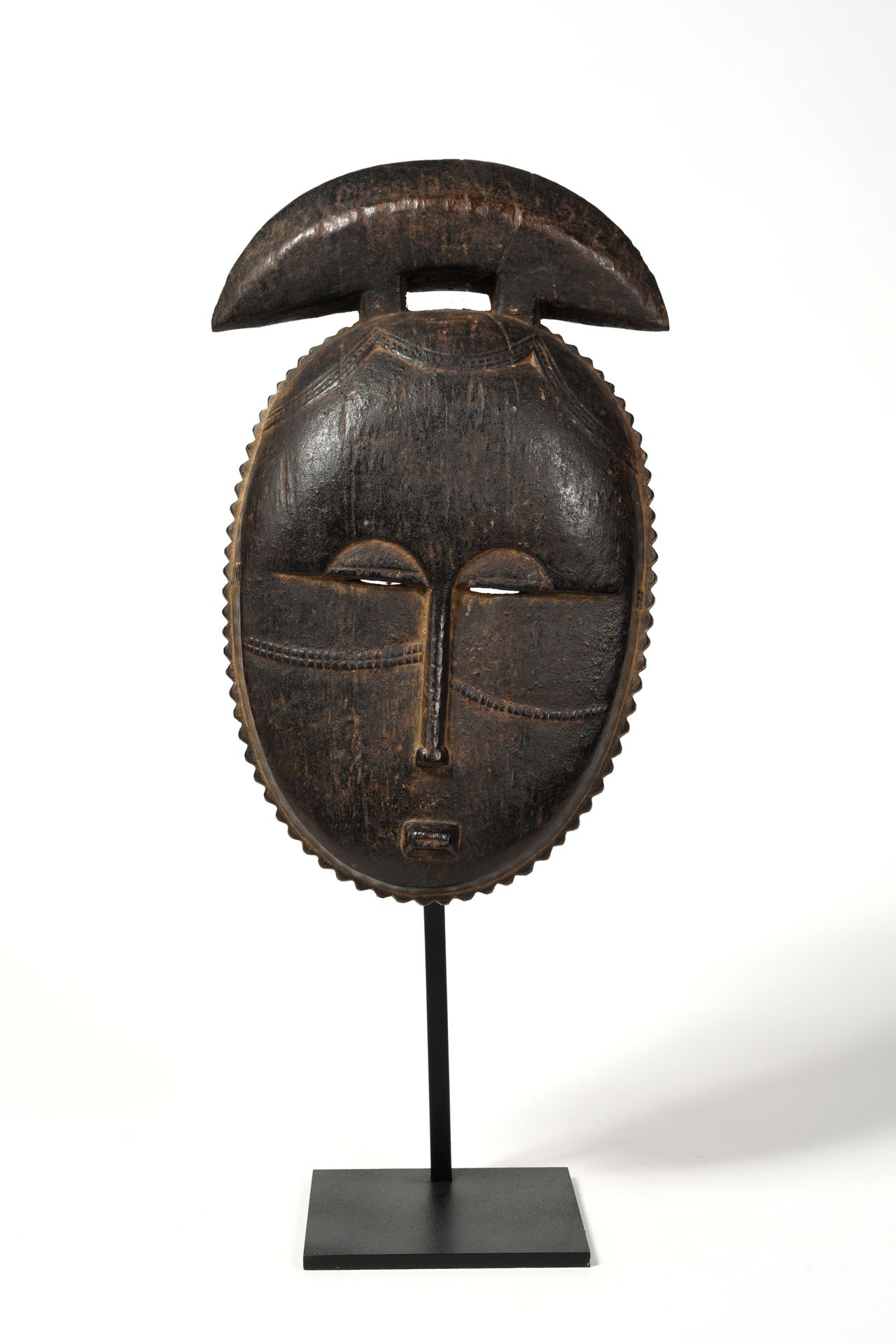 Null BAOULE R. COTE D’IVOIRE
Beau masque LO en bois à patine brune d’une grande &hellip;