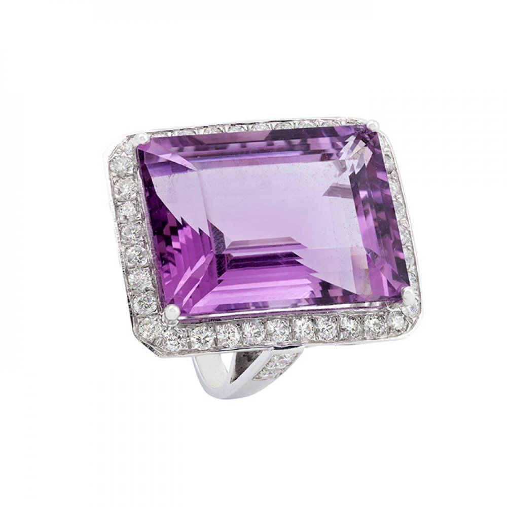 18 kt white gold ring with a large amethyst from ca. 30.00 cts., Of great transp&hellip;