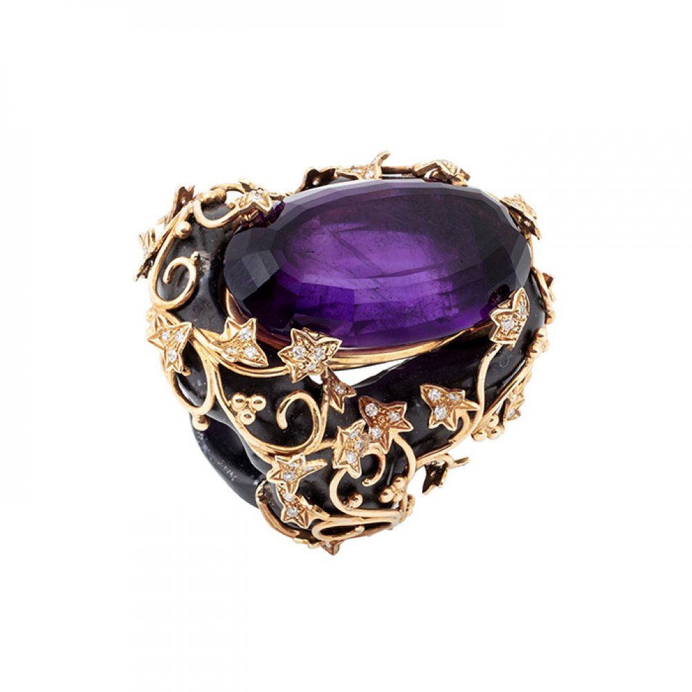 Exceptional ring in black gold and 18 kt yellow gold. Frontis decorated with ova&hellip;