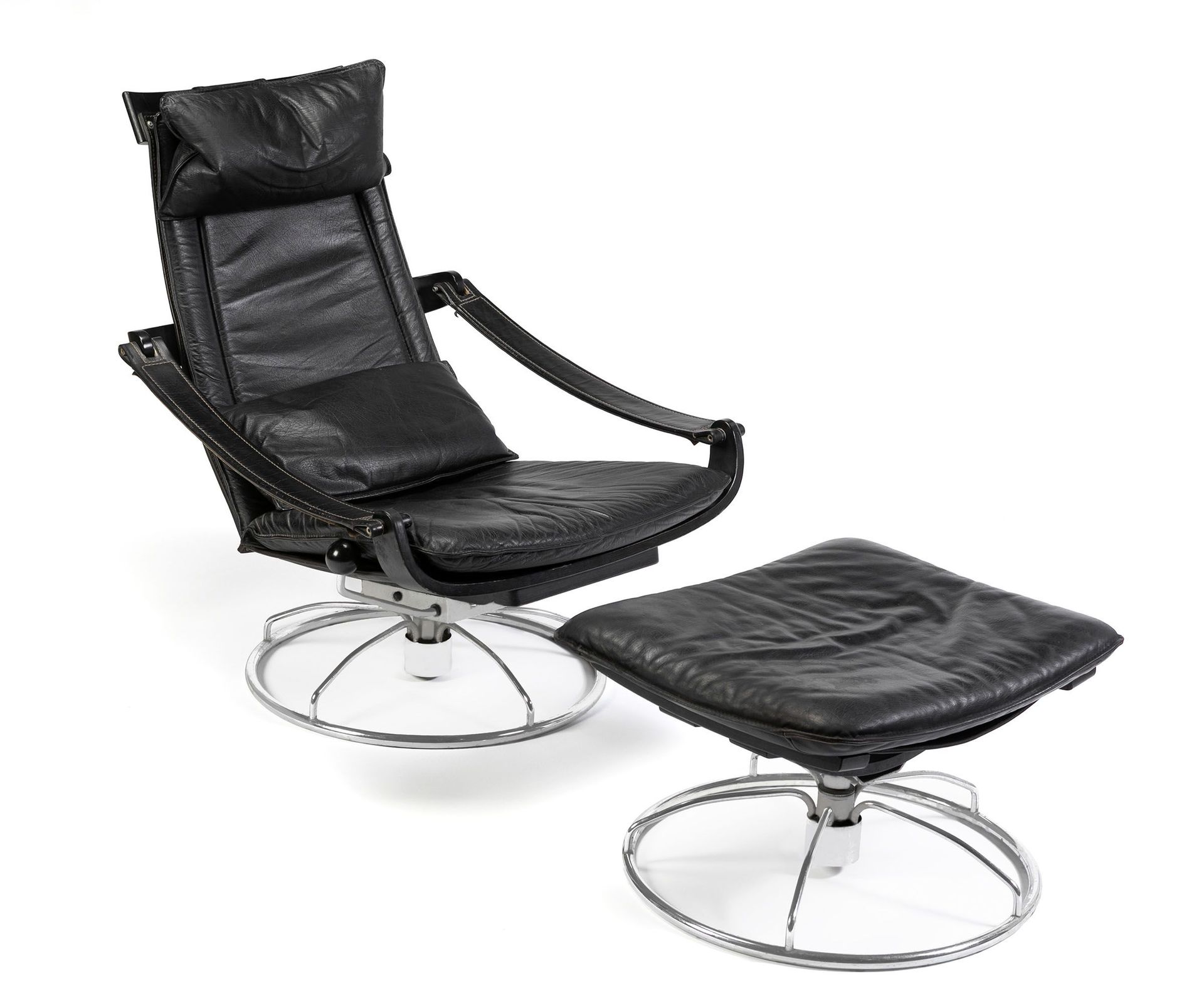 ÅKE FRIBYTTER (Sweden, 20th century) for Nelo Möbel. 
休闲椅和长椅，设计于1960-1969年。
钢和黑色&hellip;