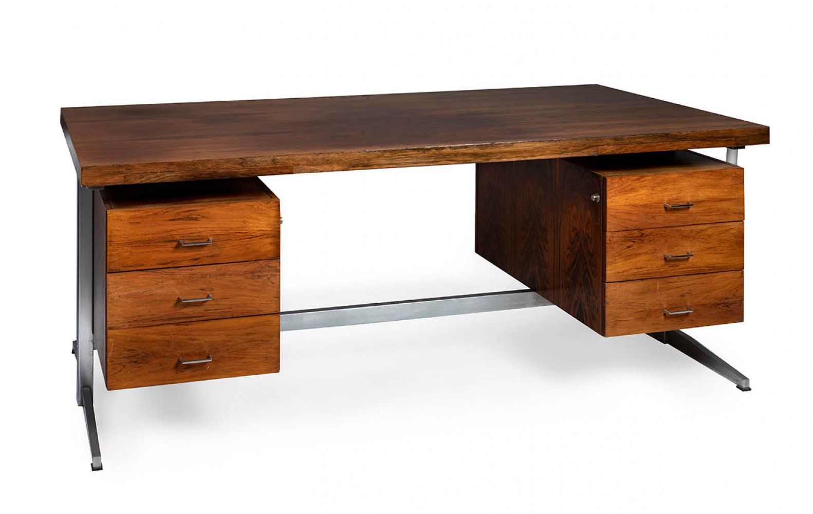 Office table; Denmark, 1970s. Table de bureau ; Danemark, années 70.
Bois de ros&hellip;