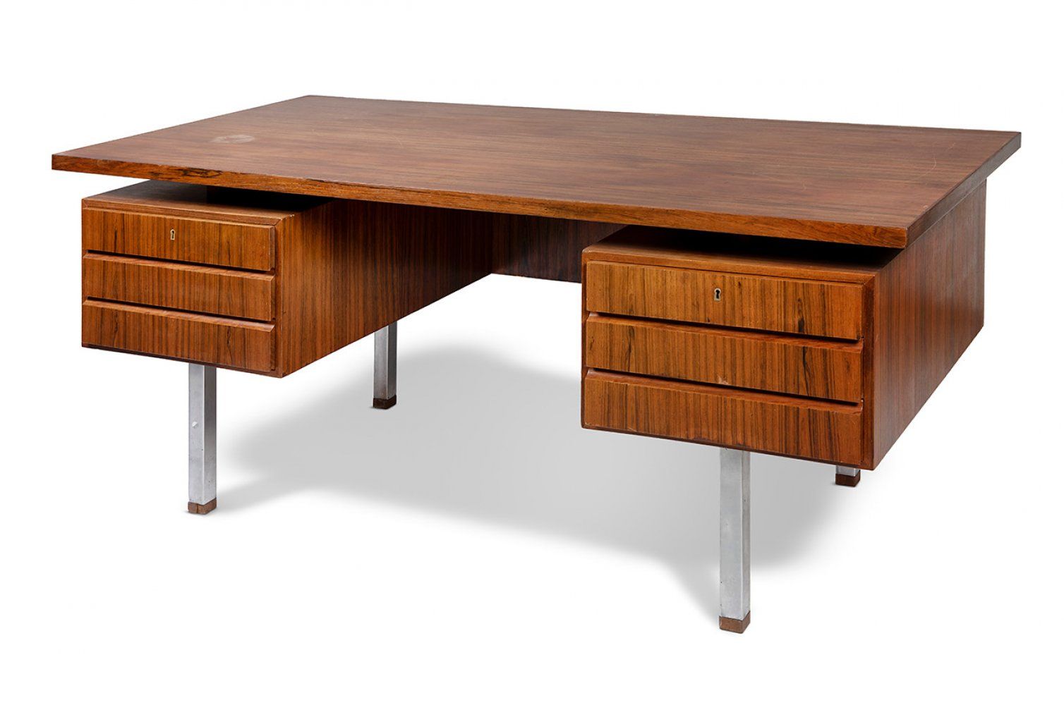 Office table. Denmark, 1970s. Table de bureau. Danemark, années 1970.
En bois de&hellip;