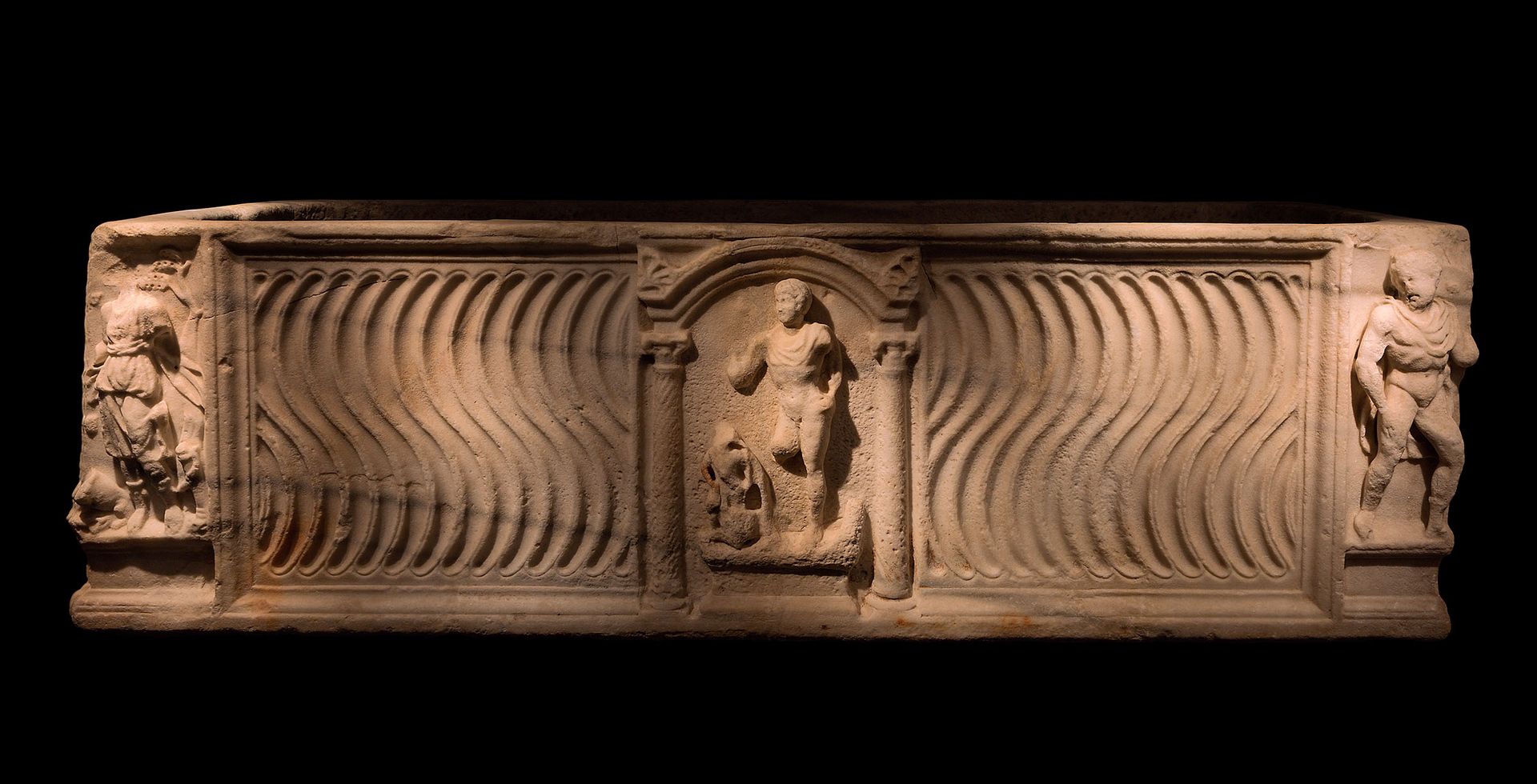 Roman Sarcophagus. Severe Dynasty, 193 - 235 A.D. Sarcofago romano. Dinastia sev&hellip;