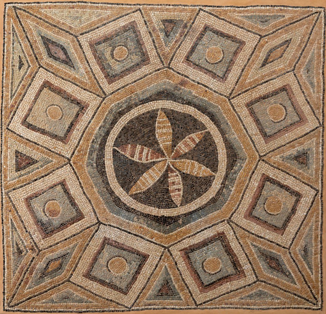 Roman mosaic from the 4th-5th centuries. 4-5世纪的罗马马赛克。
彩色大理石方块。
出处：1960年之前的阿布塔姆。
&hellip;