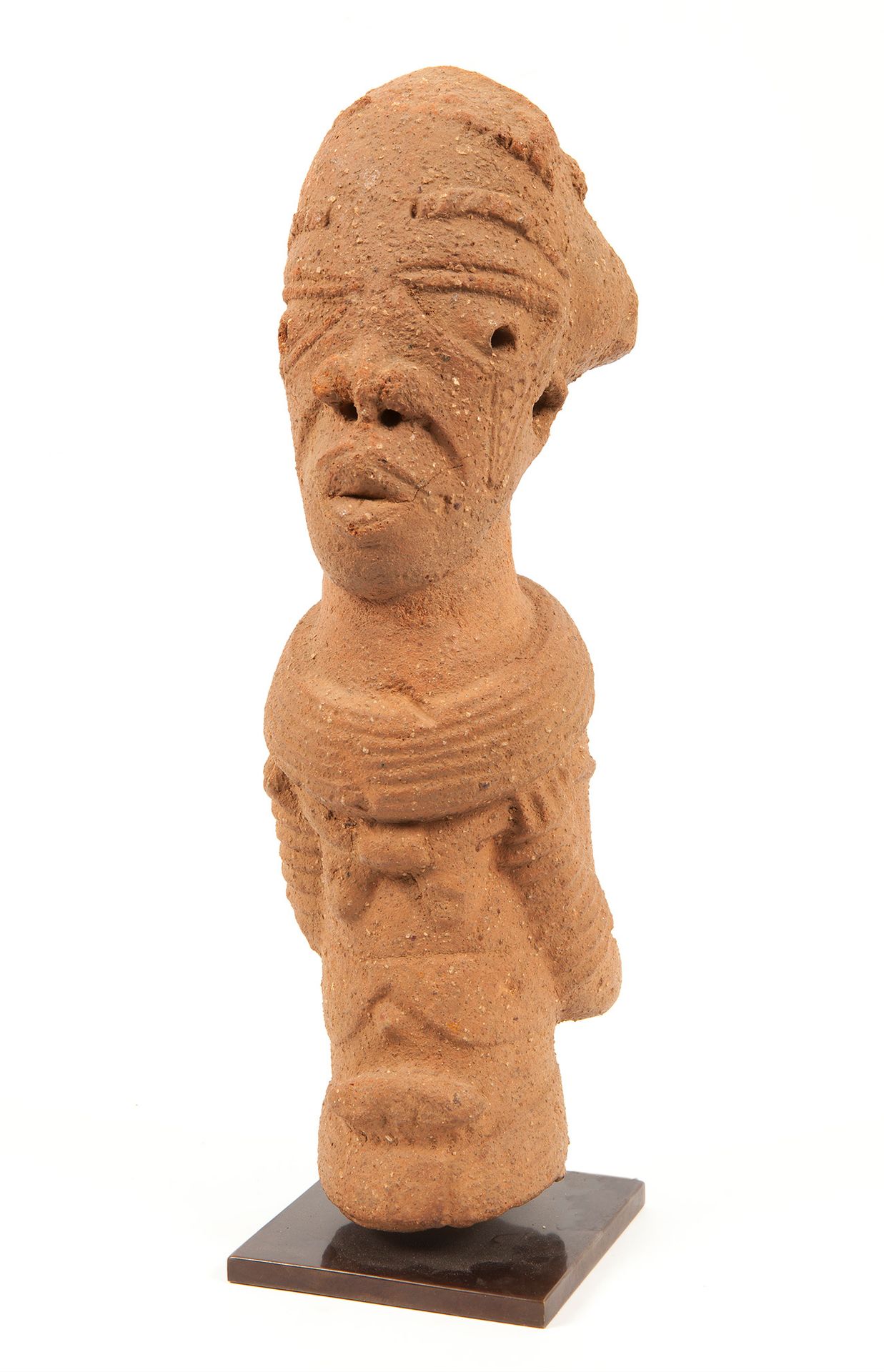 Figure. Culture of Nok, Nigeria, 5th century B.C. - V d.C. Figure debout. Cultur&hellip;
