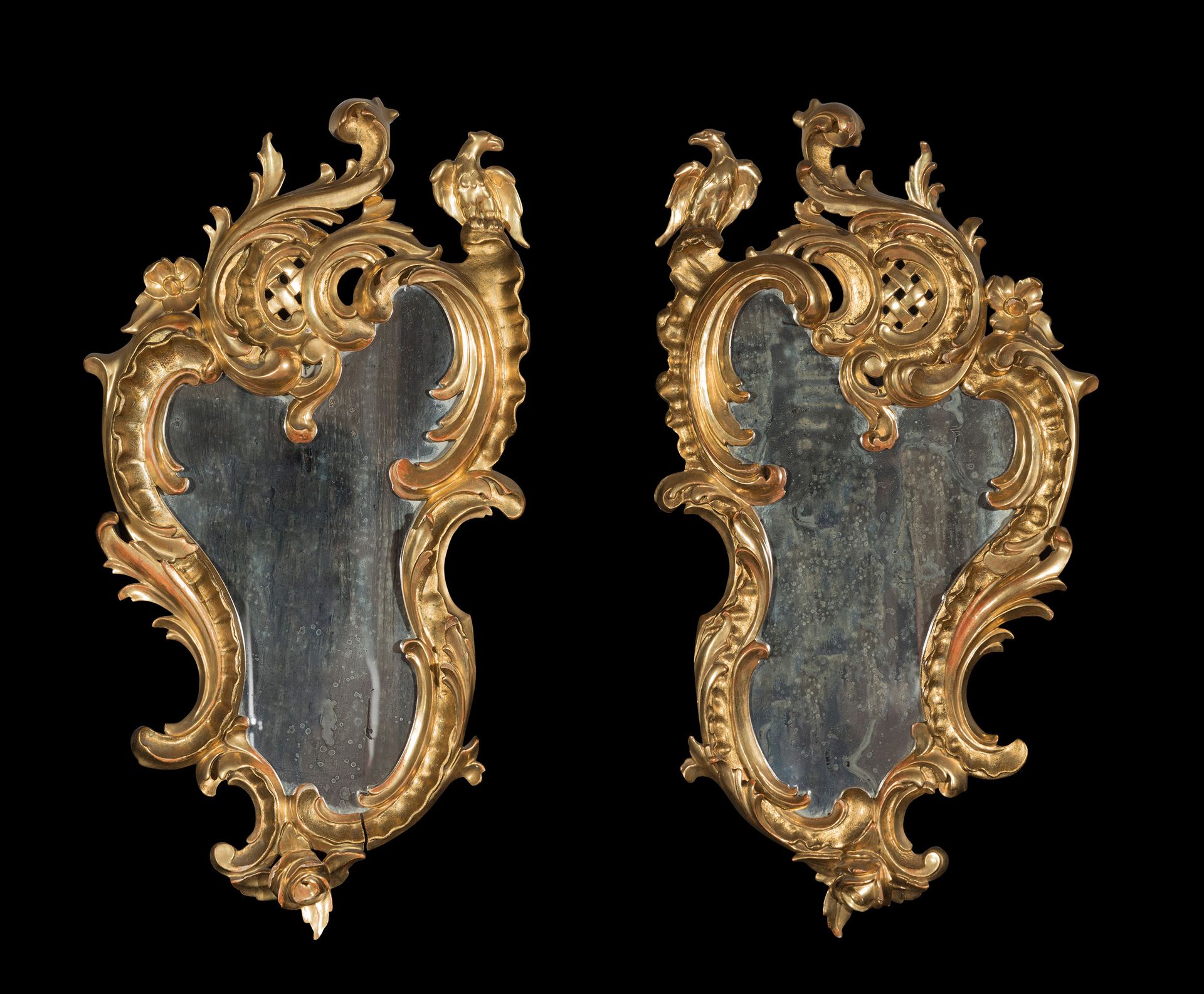 Null 一对洛可可风格的角斗士；西班牙，20世纪初。
雕刻和镀金的木材。
尺寸。72 x 39厘米（2）。
科鲁科皮亚是一种丰富的镜子，上面加有蜡烛的支撑物（&hellip;