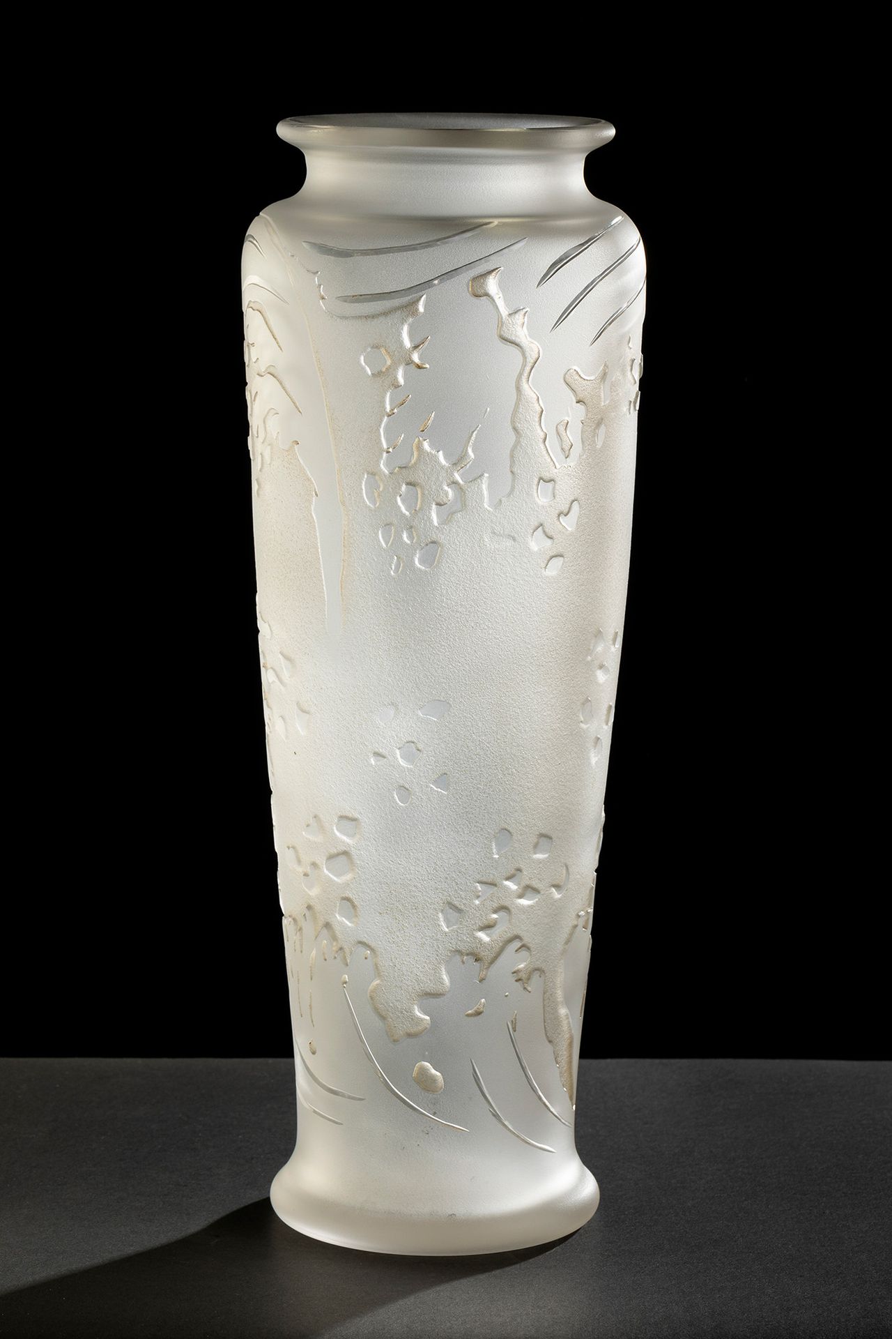 Null Vaso Art Nouveau. BACCARAT, ca. 1900.
Vetro intagliato.
Firmato "Baccarat" &hellip;