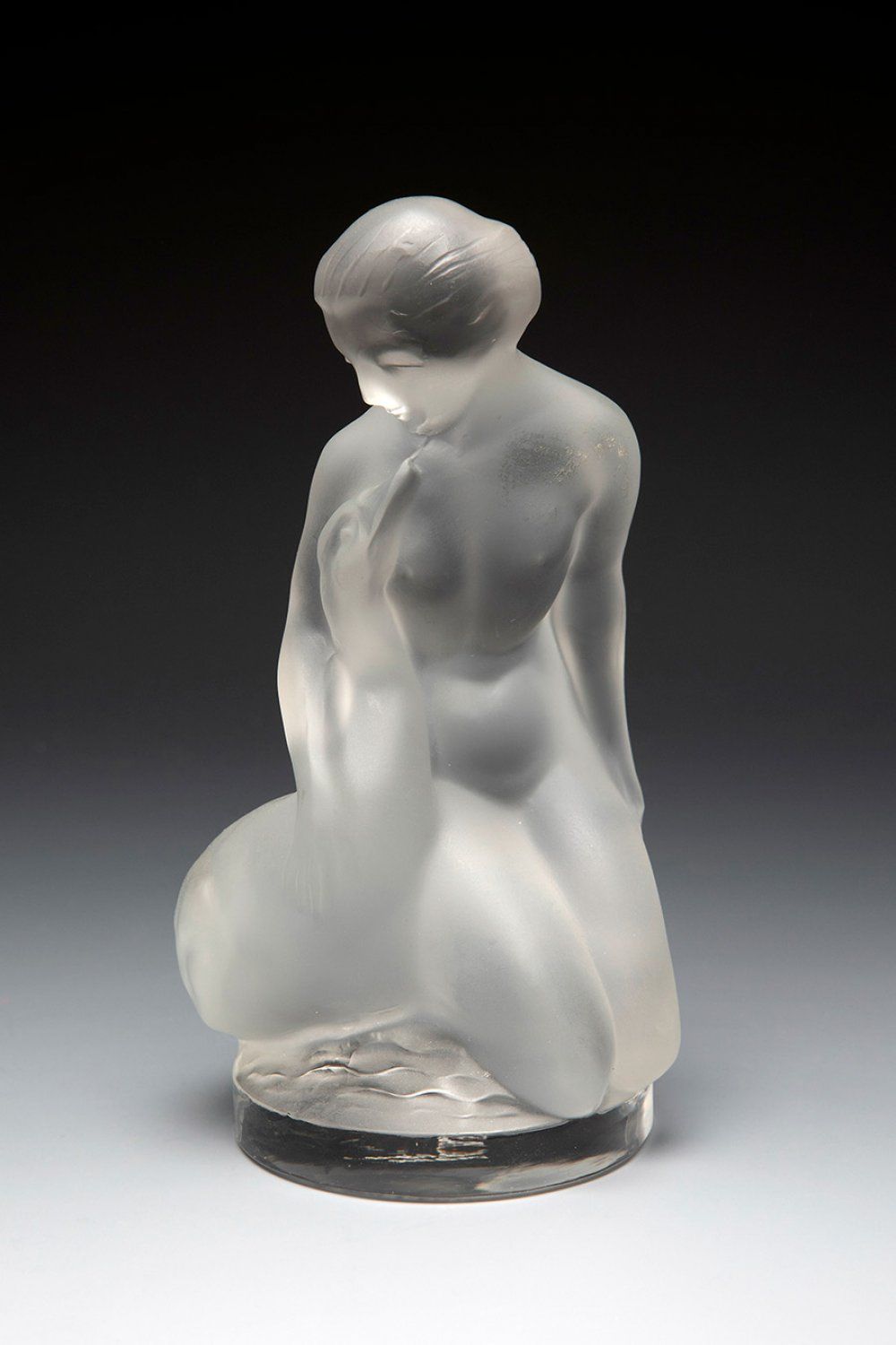 Null LALIQUE.
"Leda and the Swan. France, ca. 1960.
Figure in moulded and satin-&hellip;