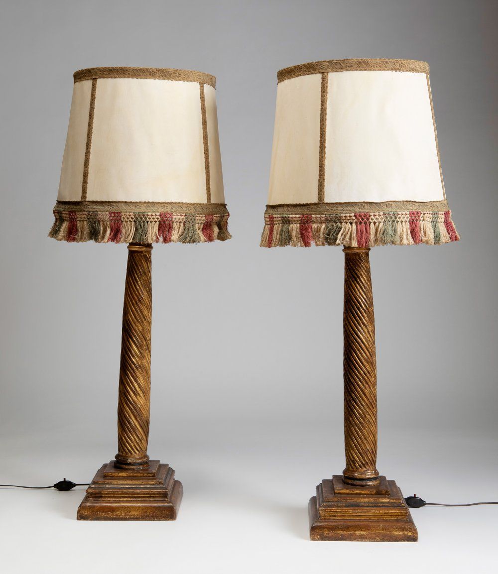 Null Paire de colonnes baroques, XVIIIe siècle, transformées en lampes de table.&hellip;