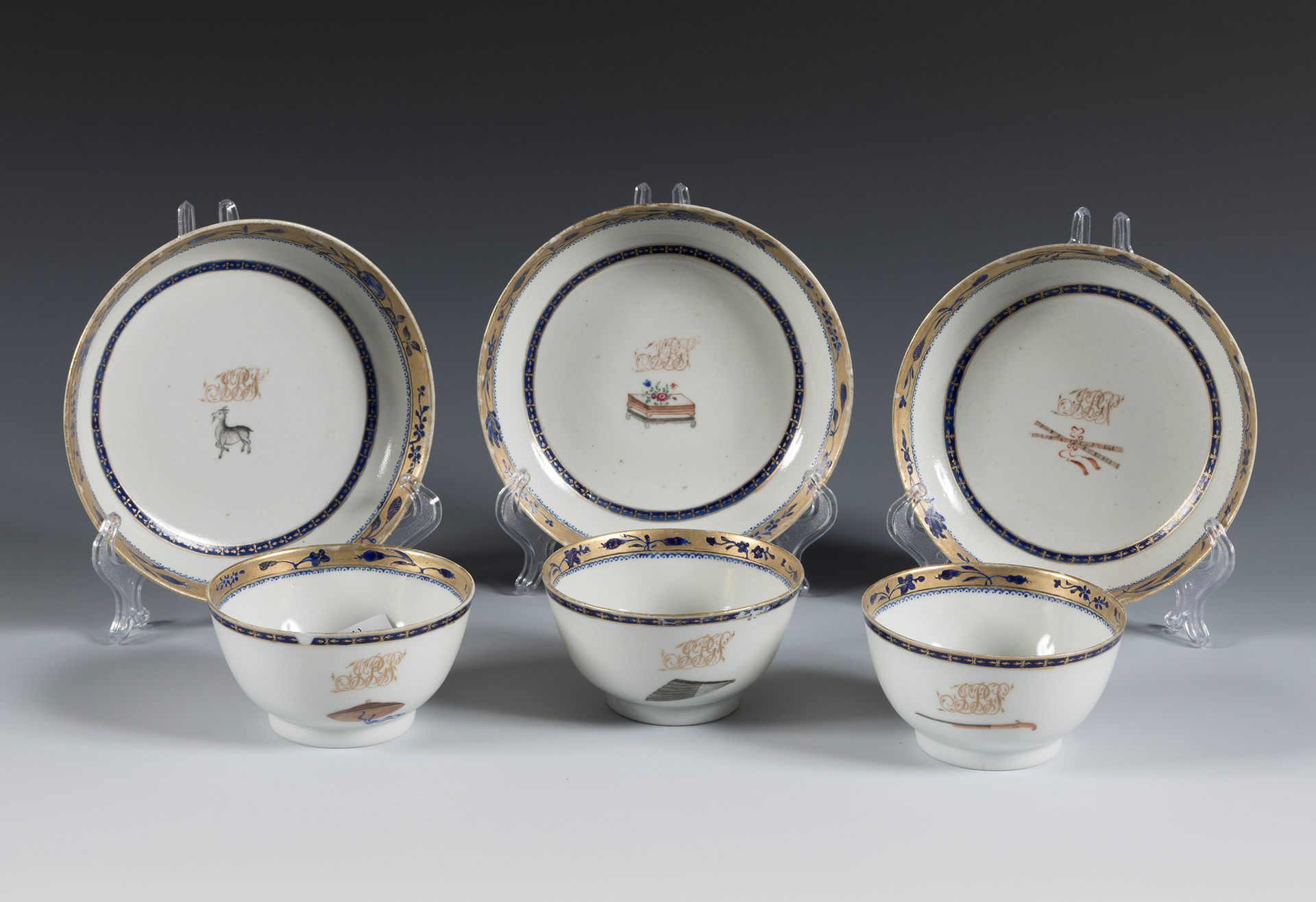 Null Tea set. East India Company, 18th century.
Enamelled porcelain.
Comprising &hellip;