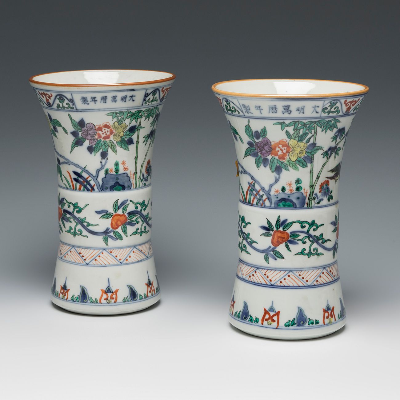 Null Pair of Chinese trumpet vases, "rose family". Qing dynasty, 19th century.
H&hellip;