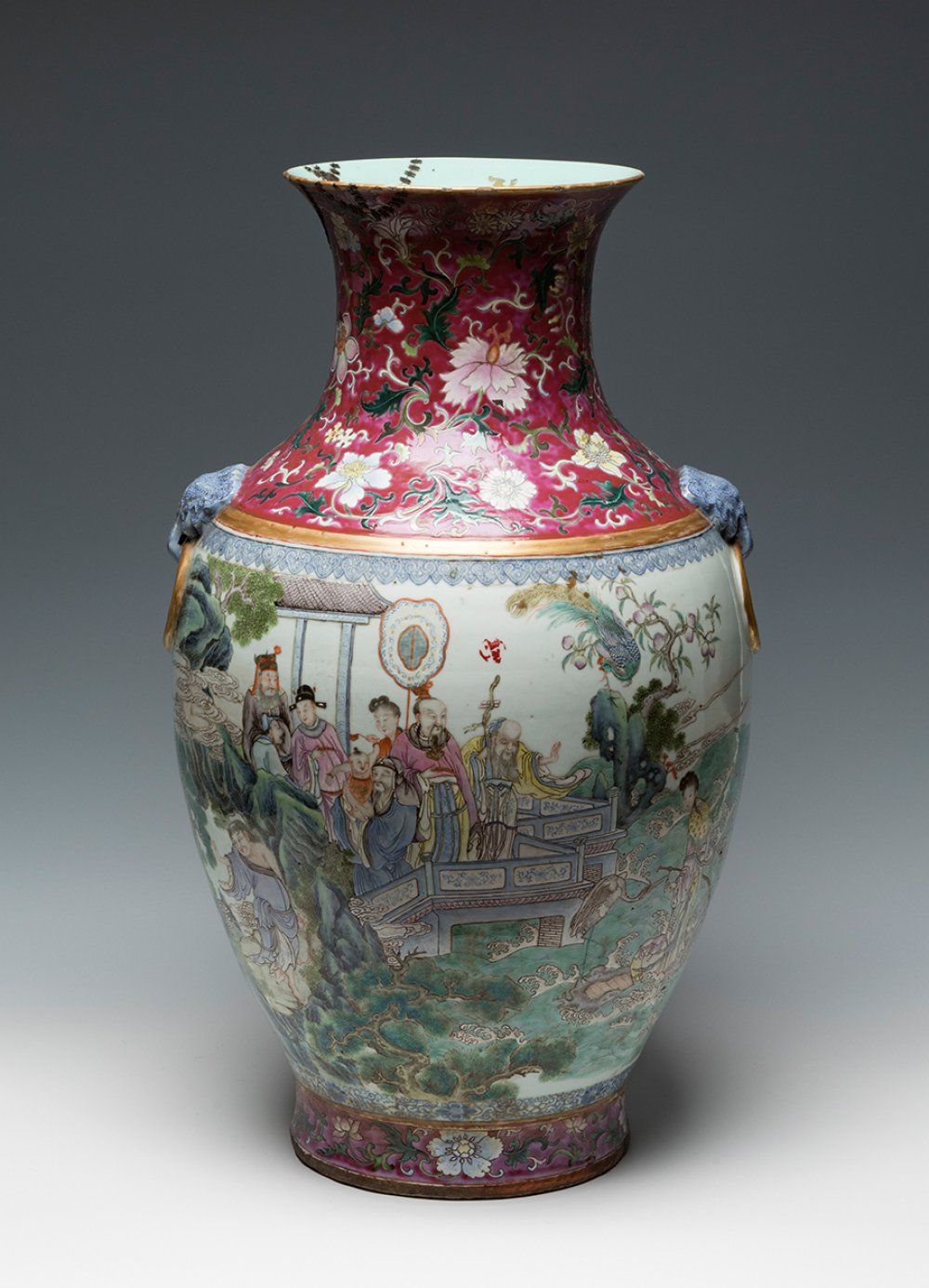 Null Chinese vase, Qing dynasty, Qianlong period. Late 18th century.
Hand-painte&hellip;