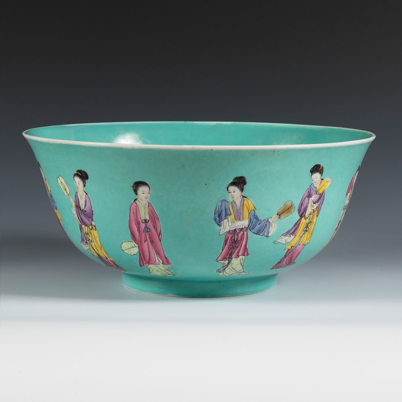 Null Quianlong period bowl, ca. 1750, East India Company.
Glazed porcelain.
With&hellip;