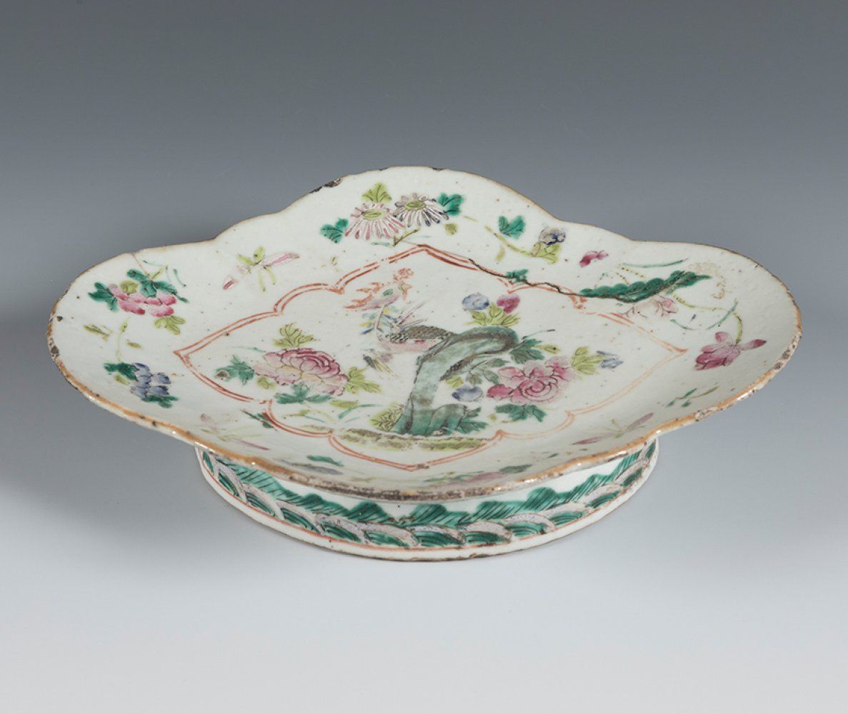Null Green Family offering bowl. China, mid-19th century.
Enamelled porcelain.
W&hellip;