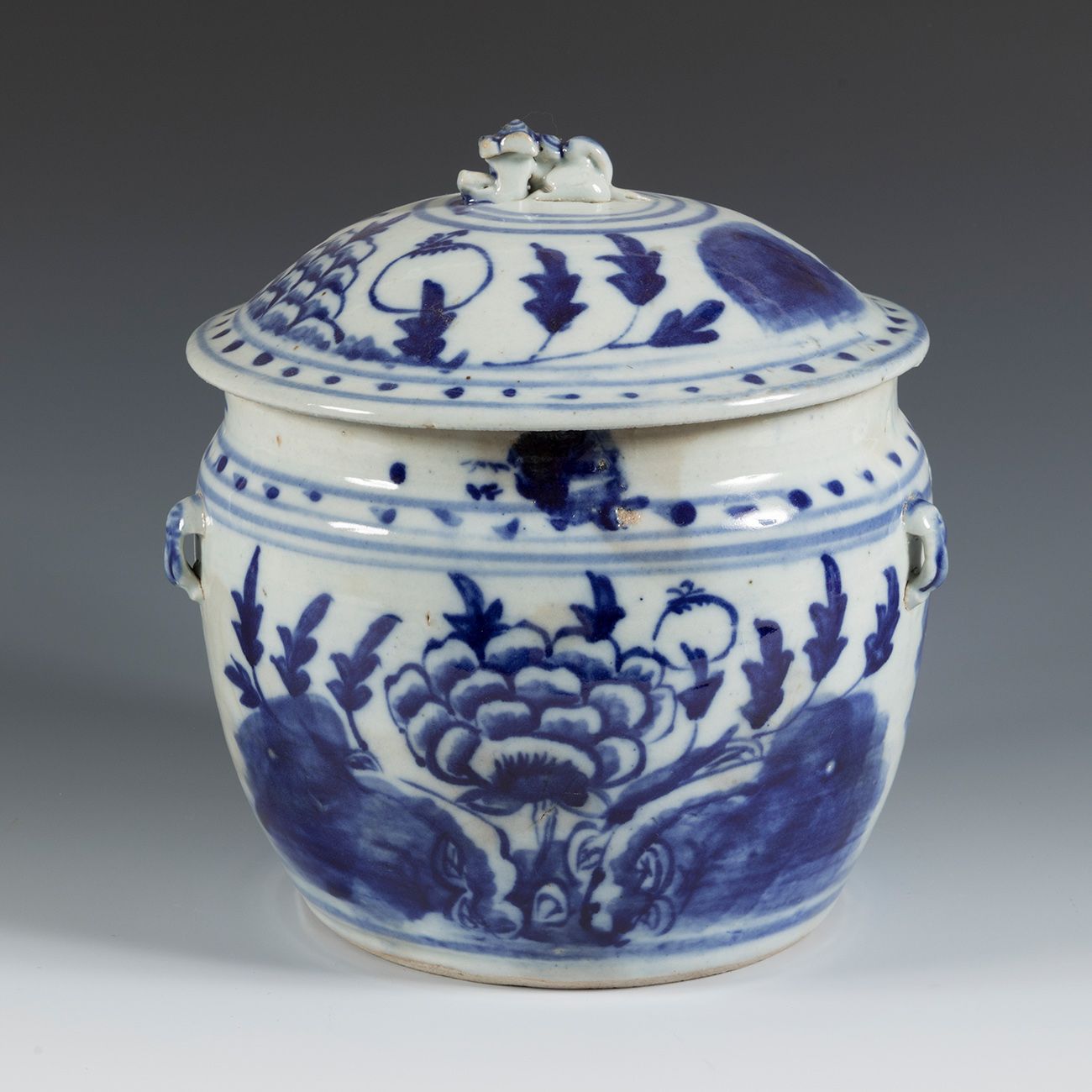 Null Tureen. China, 19th century.
Blue and white porcelain.
With inscription.
Wi&hellip;