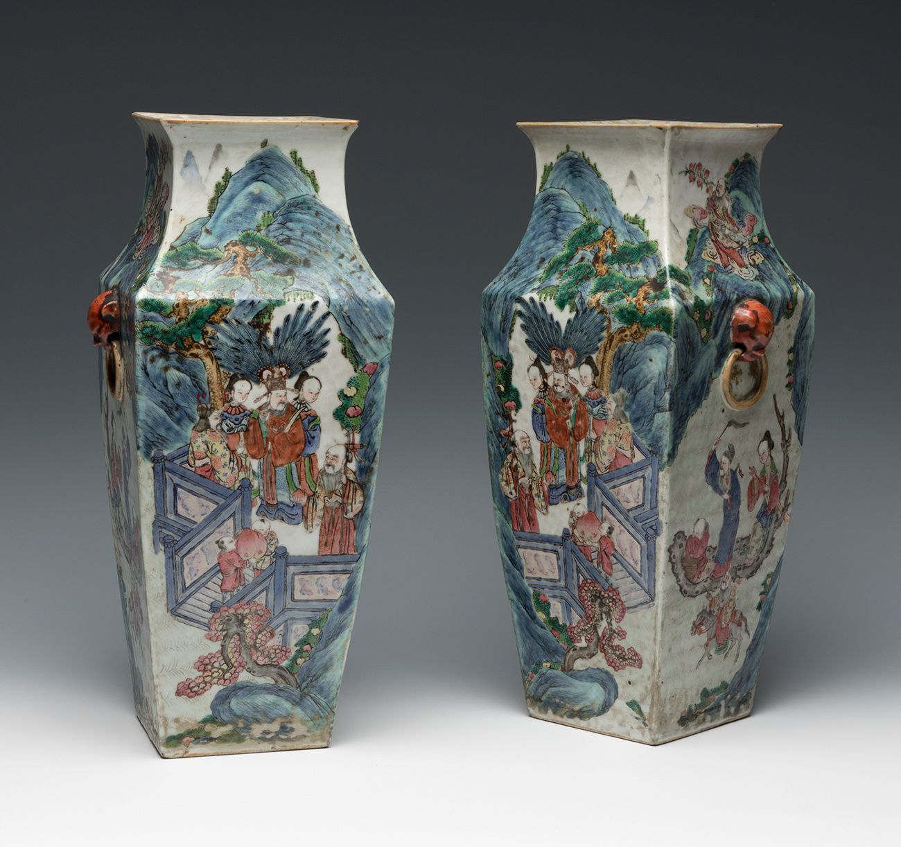 Null Pair of Chinese "rose family" vases. Qing dynasty, 19th century.
Hand-paint&hellip;