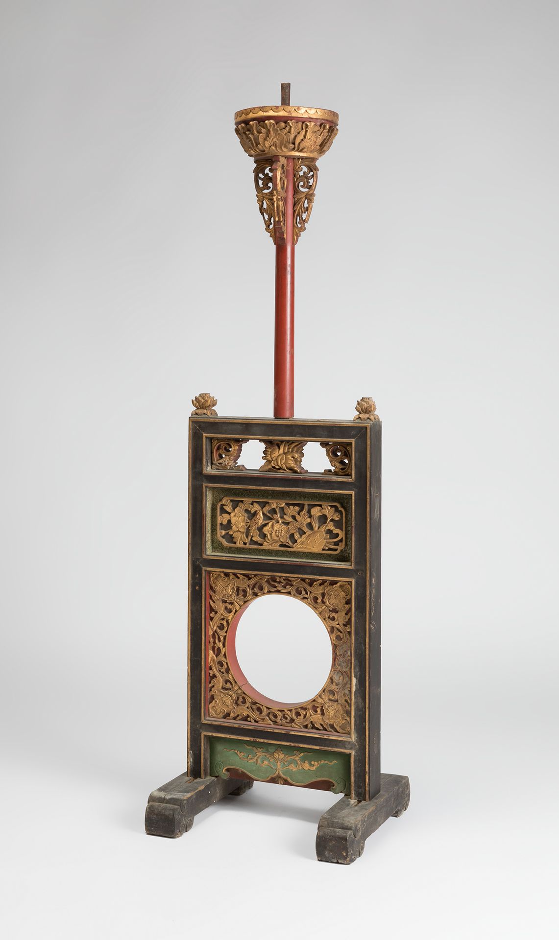 Null Palatial floor lamp. China, late Qing dynasty, 19th century.
Carved polychr&hellip;