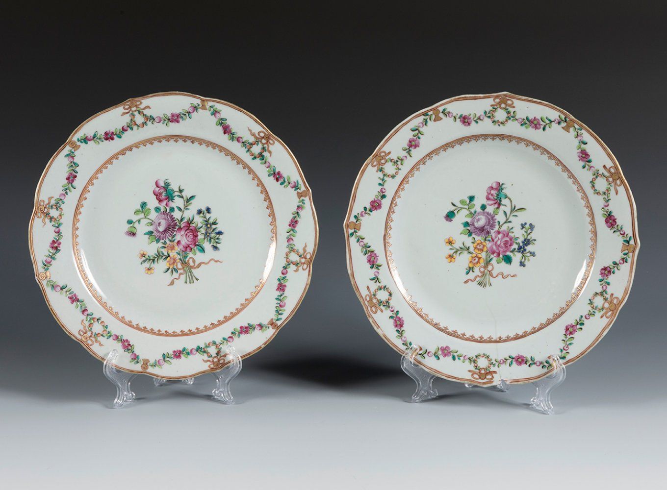 Null Pair of Quianlong plates with Rose Family decoration in Louis XV taste, Eas&hellip;