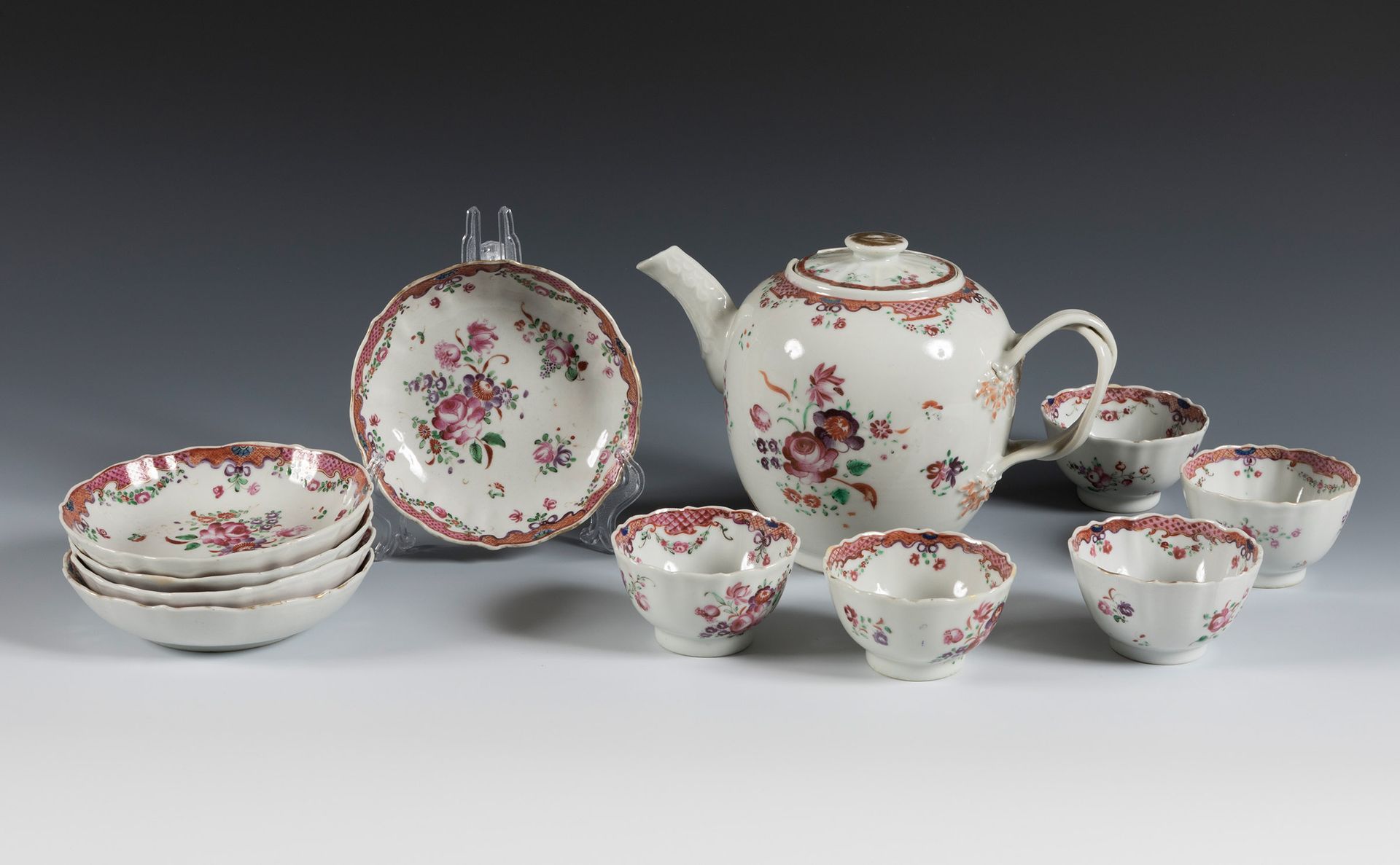 Null Rose Family Tea Set, India Company. China, 18th century.
Enamelled porcelai&hellip;