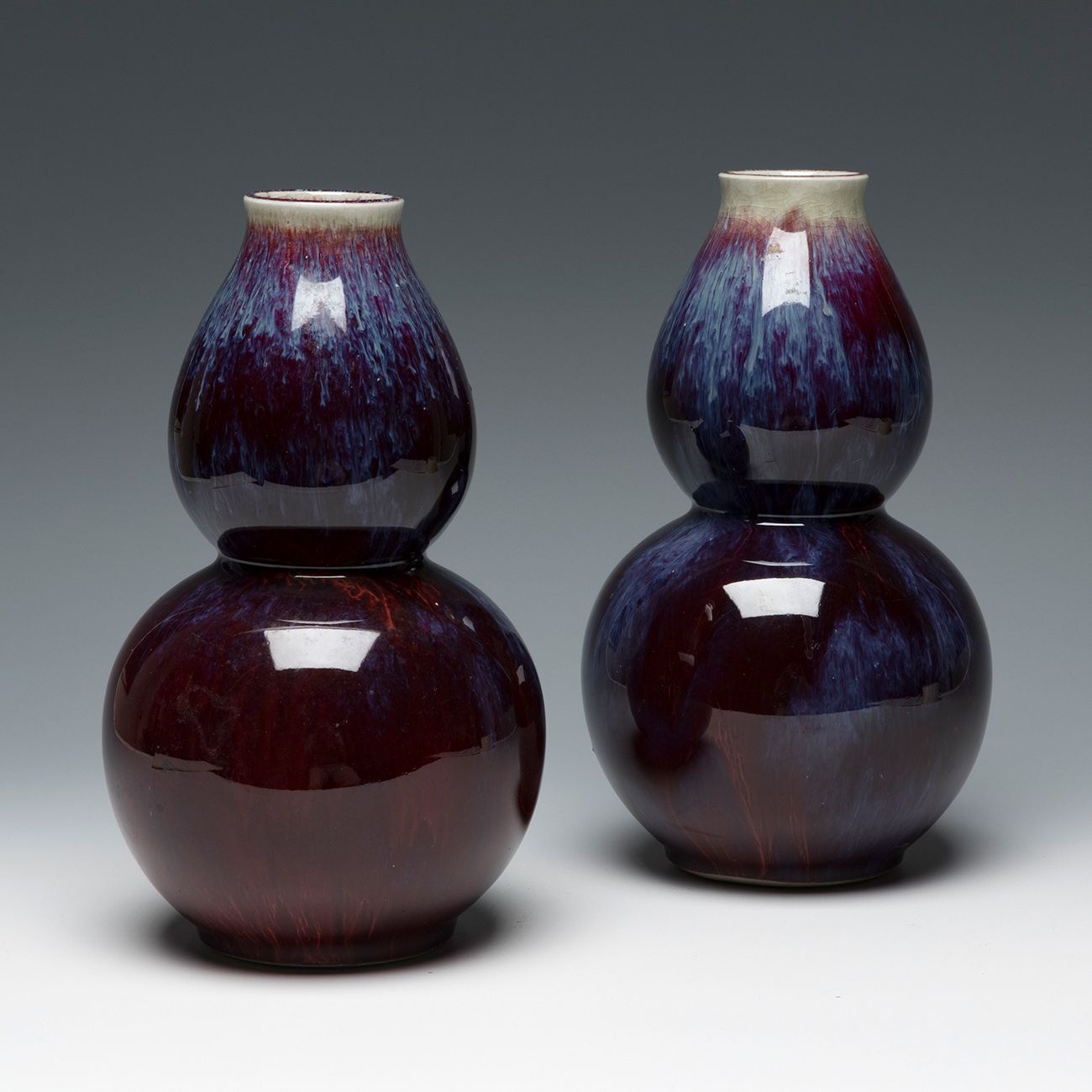 Null Pair of "sang de boeuf" double gourd vases, Qing dynasty. China, late 19th &hellip;