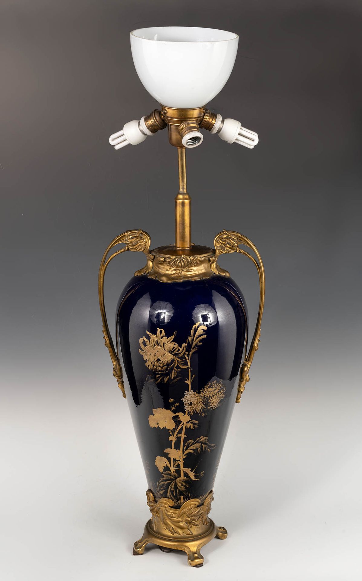 Null Art Nouveau vase transformed into a lamp stand, France, 20th century.
Cobal&hellip;