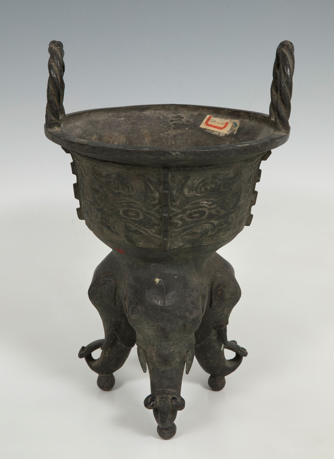 Null Encensoir. Chine, dynastie Ming, 1368-1644.
En bronze.
Légère tache de pein&hellip;