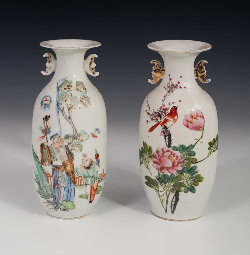 Null Paire de vases. Chine, période Qing, fin du XIXe siècle.
Porcelaine émaillé&hellip;