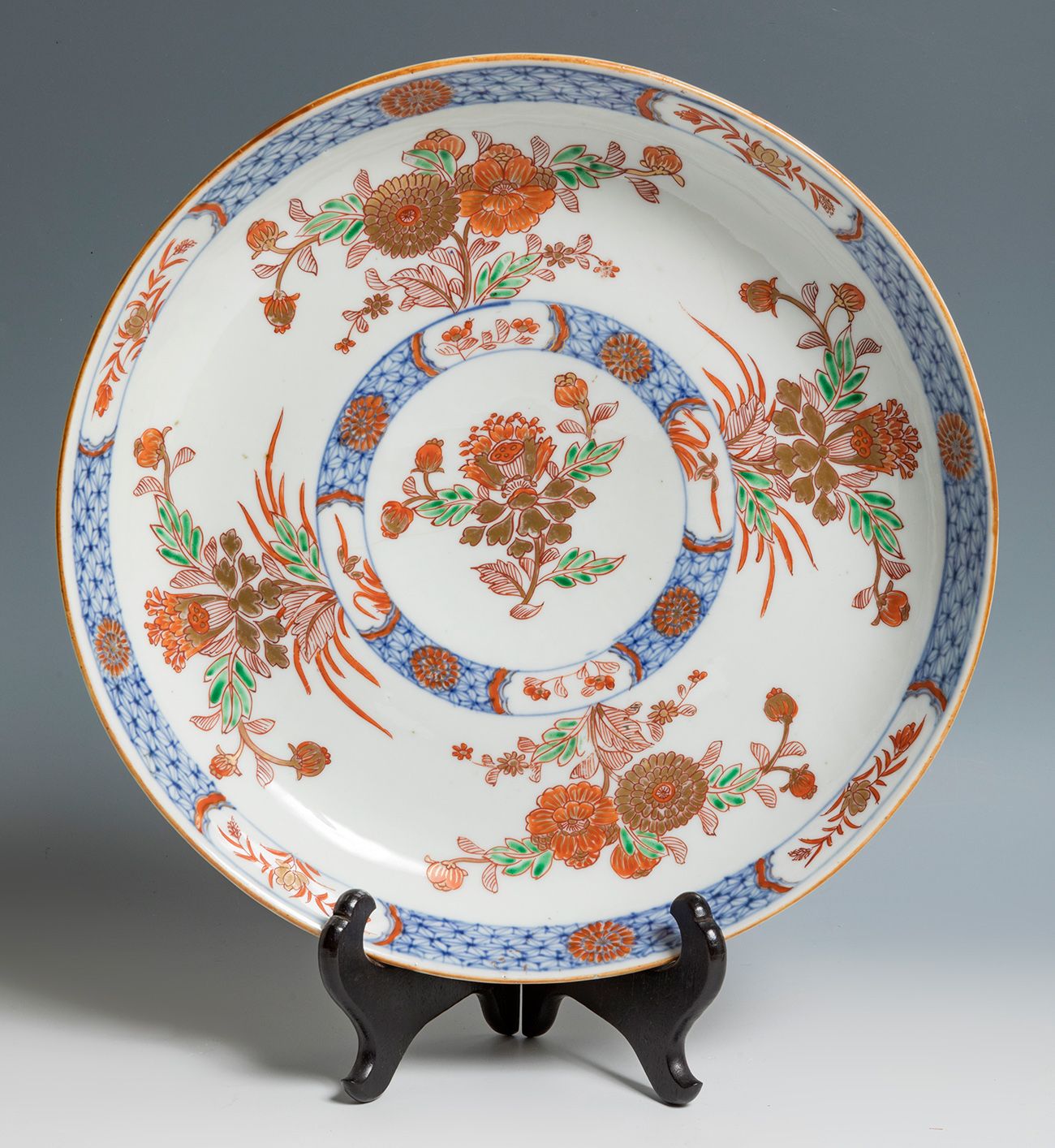 Null Assiette de la Compagnie des Indes orientales, XIXe siècle.
Porcelaine émai&hellip;