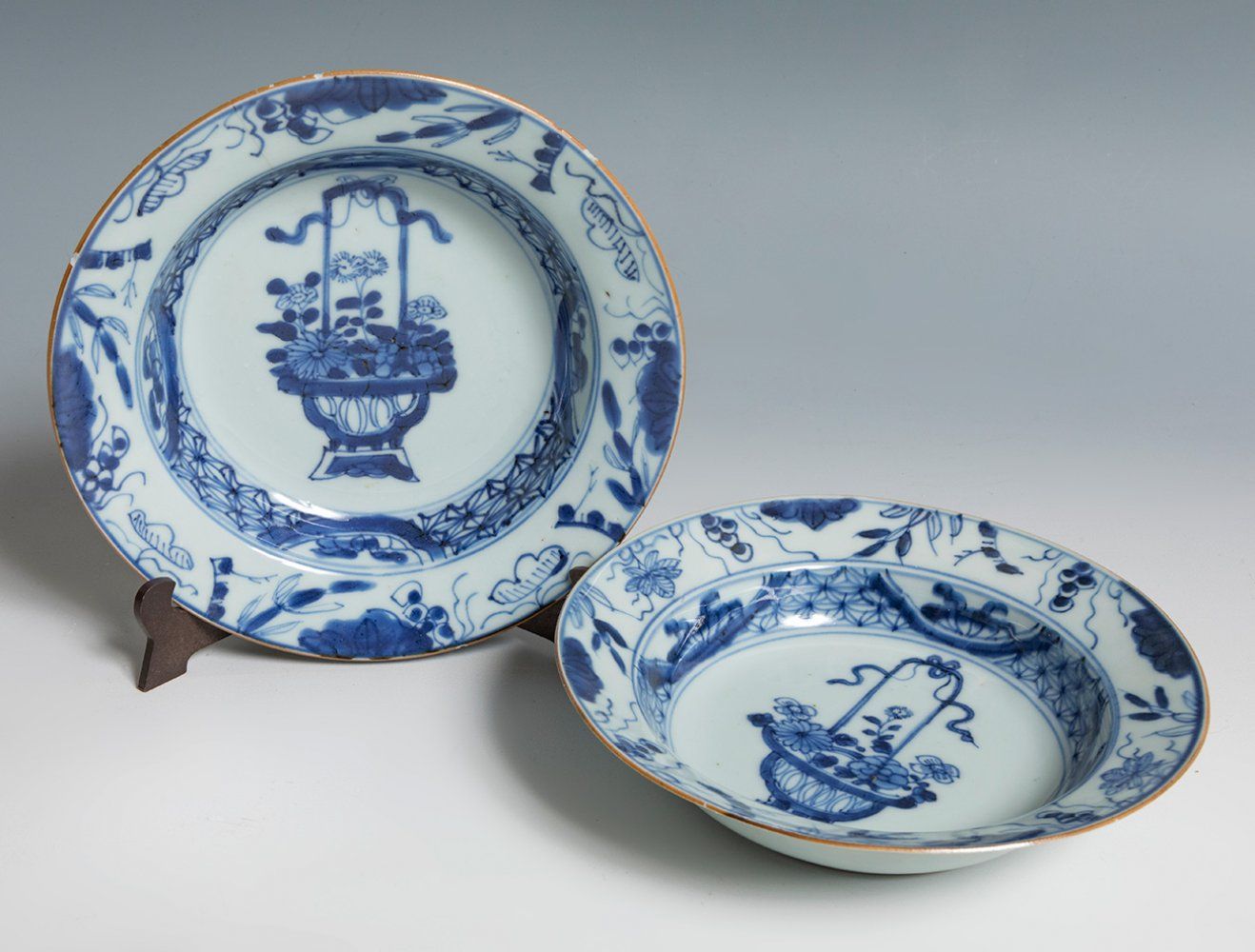 Null Paire de plats. Chine, XVIIIe siècle.
Porcelaine émaillée.
Mesures : 17 cm &hellip;