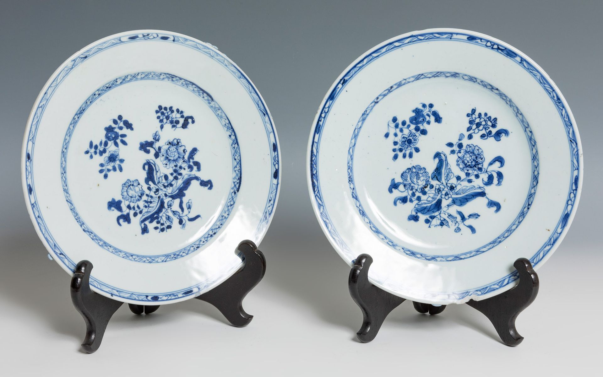 Null Paire de plats. Chine, XVIIIe siècle.
Porcelaine émaillée.
Mesures : 23 cm.&hellip;